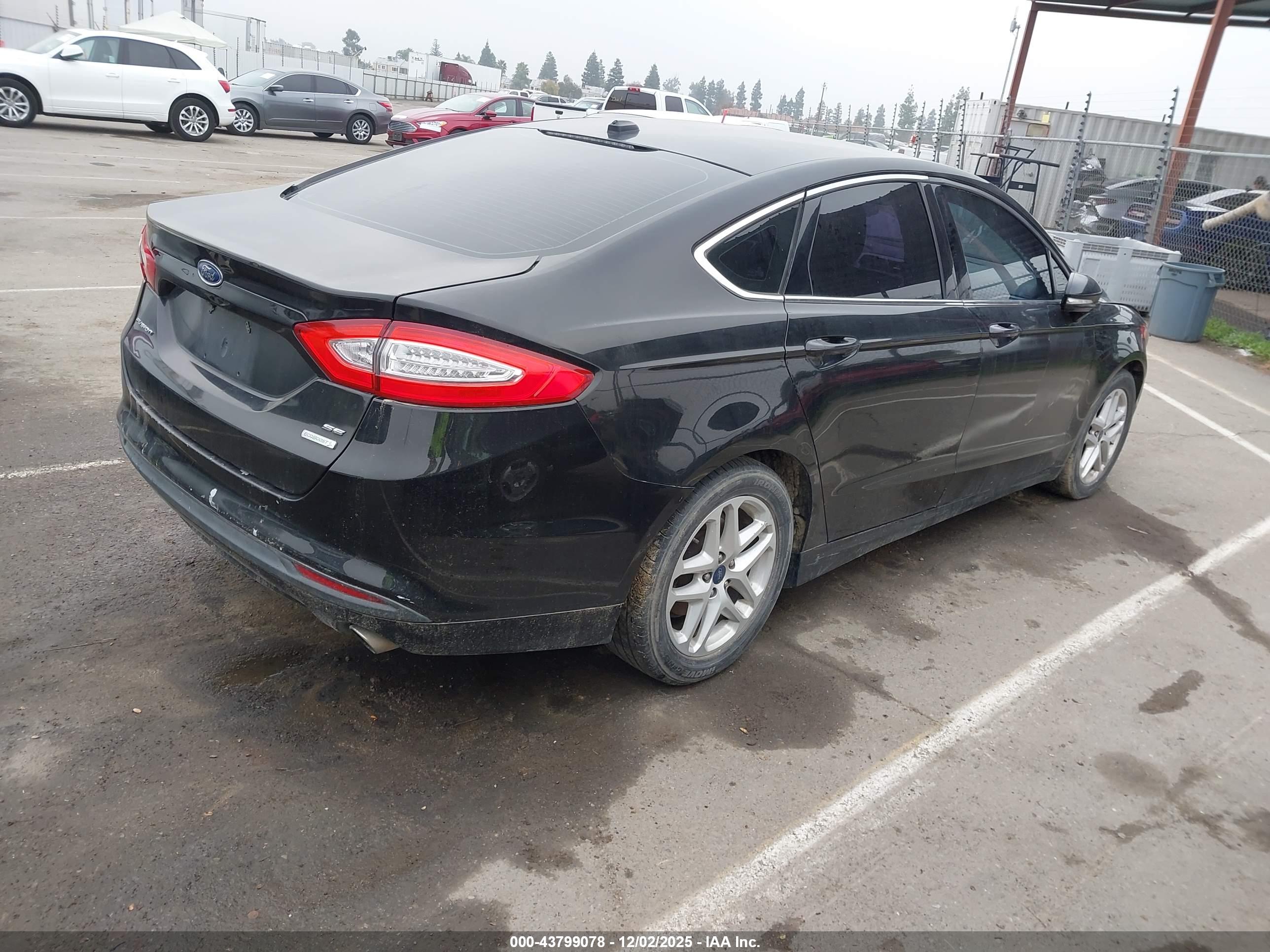 FORD FUSION image 4