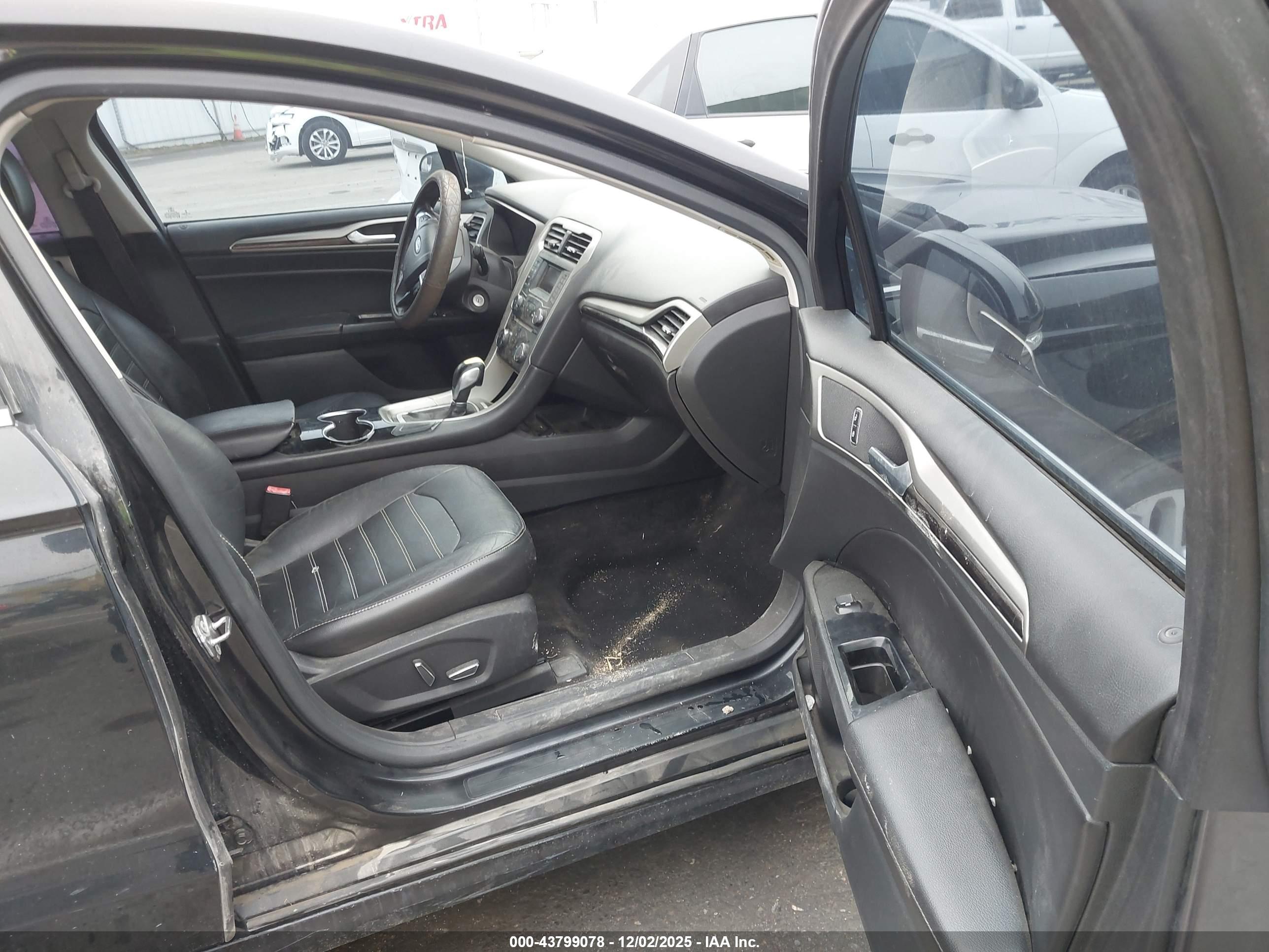 FORD FUSION image 5