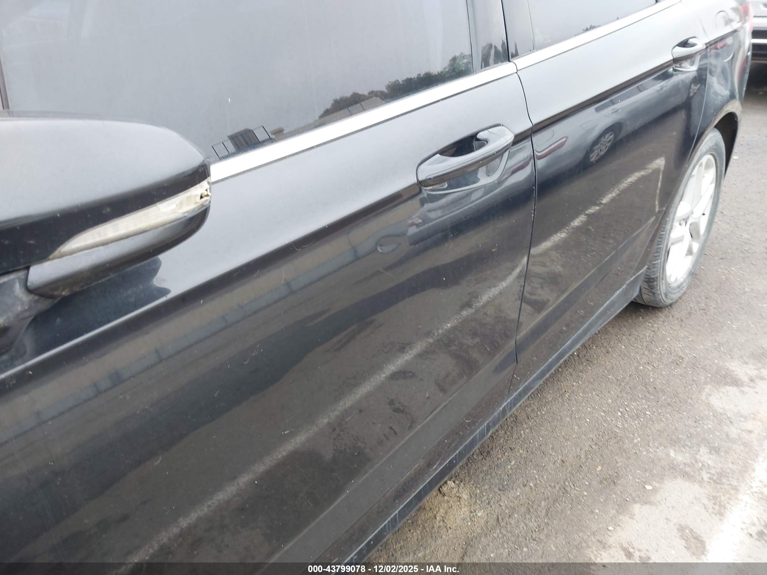 FORD FUSION image 6