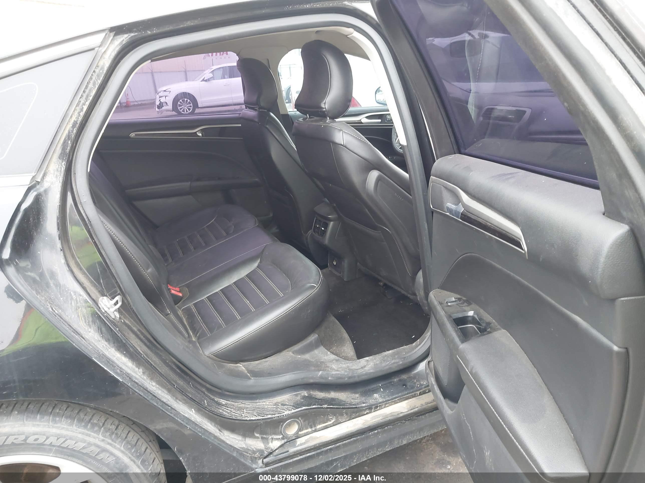 FORD FUSION image 8