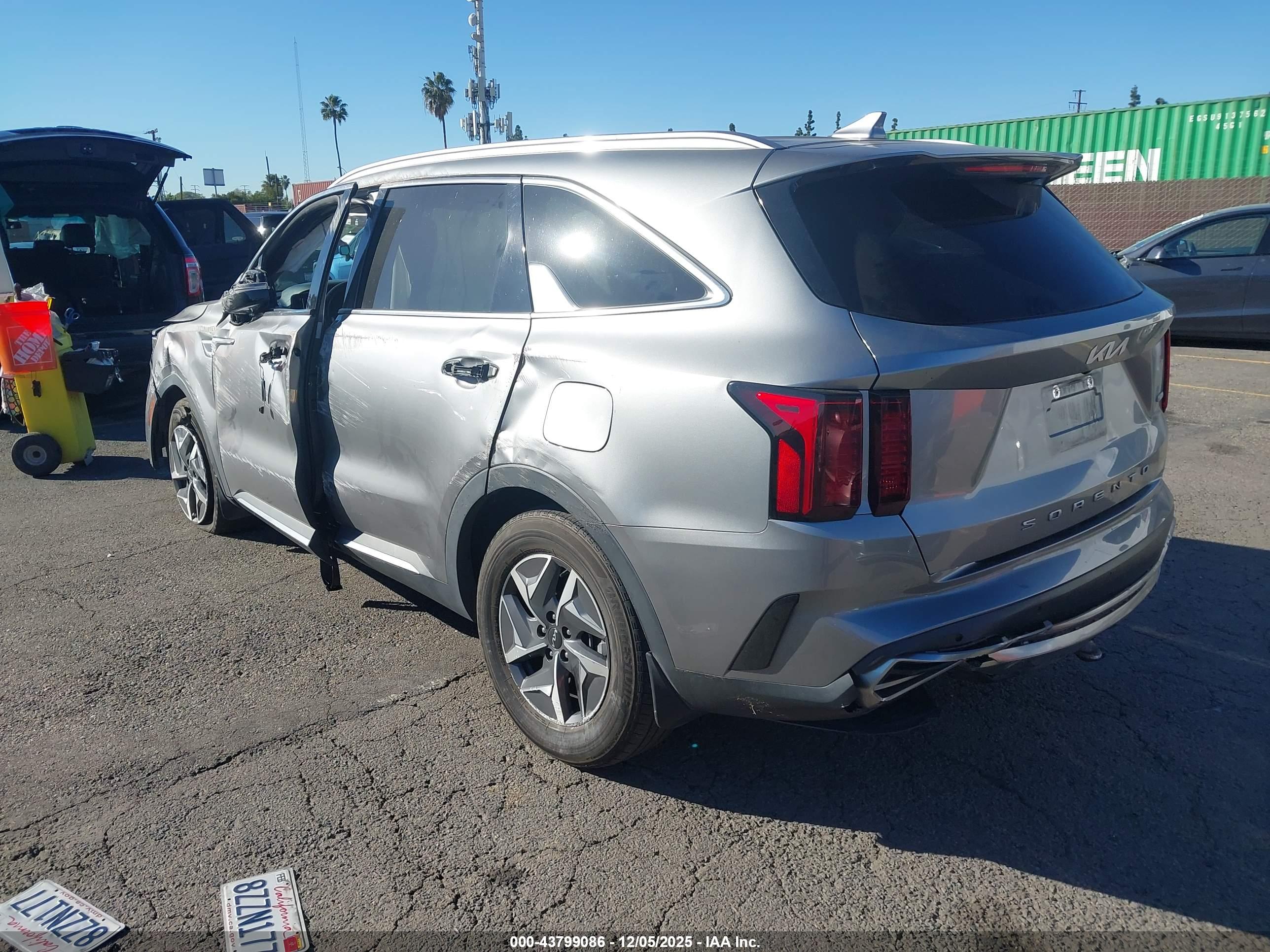 KIA SORENTO image 3