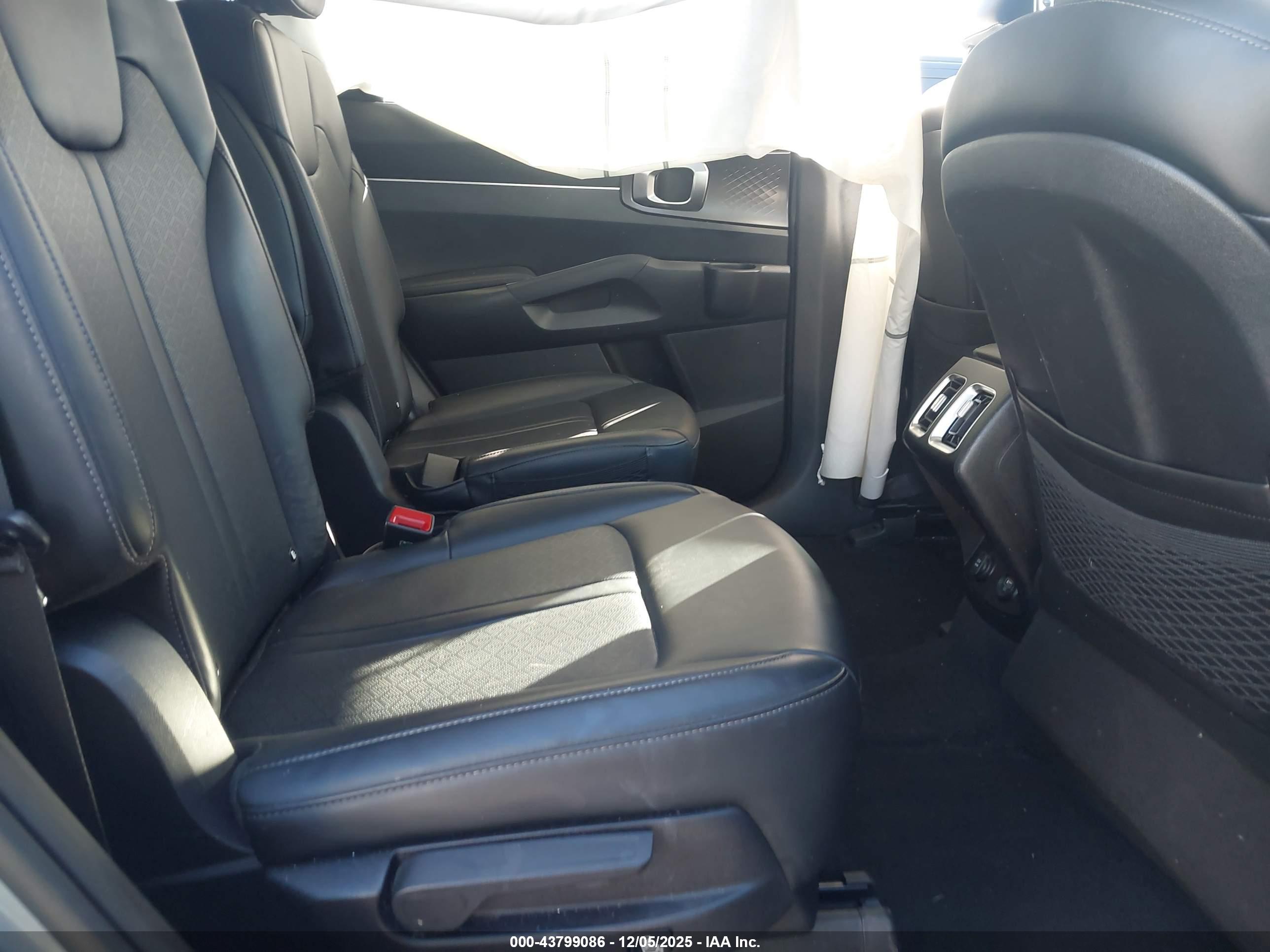 KIA SORENTO image 8