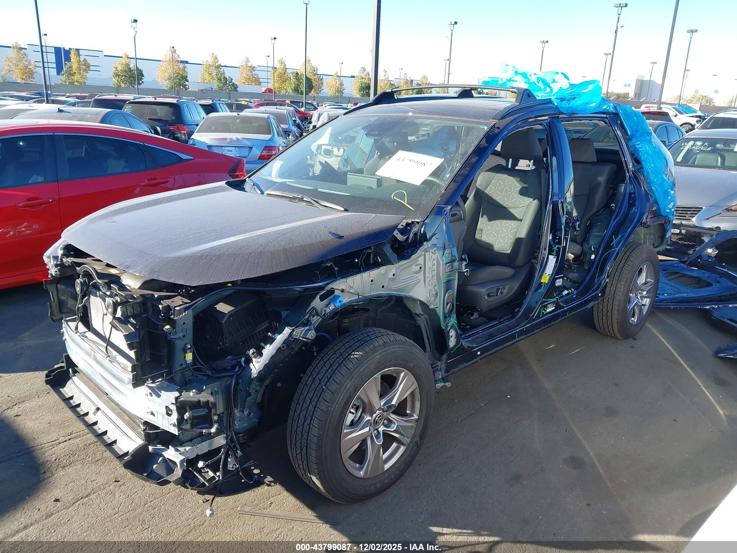 TOYOTA RAV4 image 2