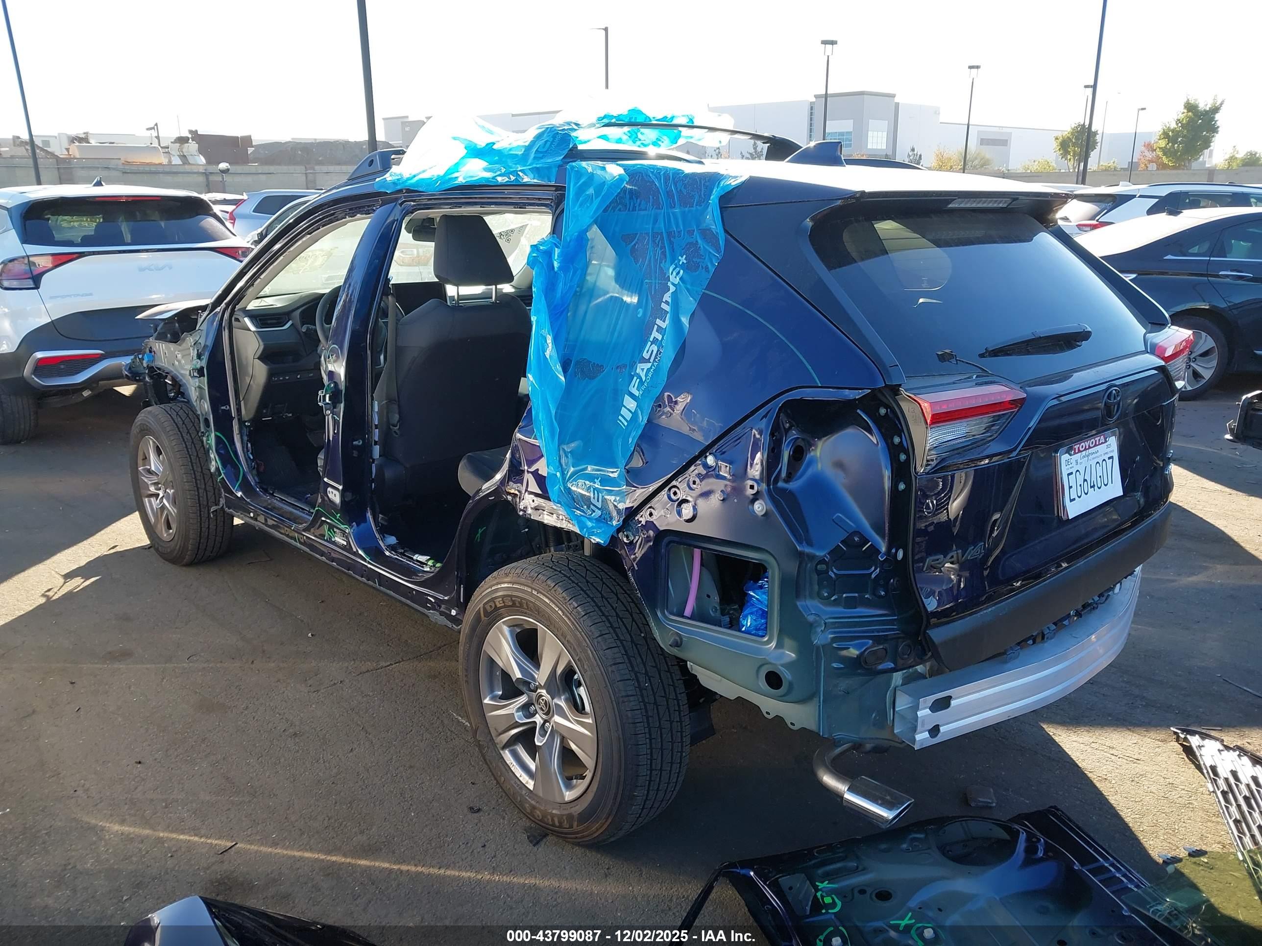 TOYOTA RAV4 image 3