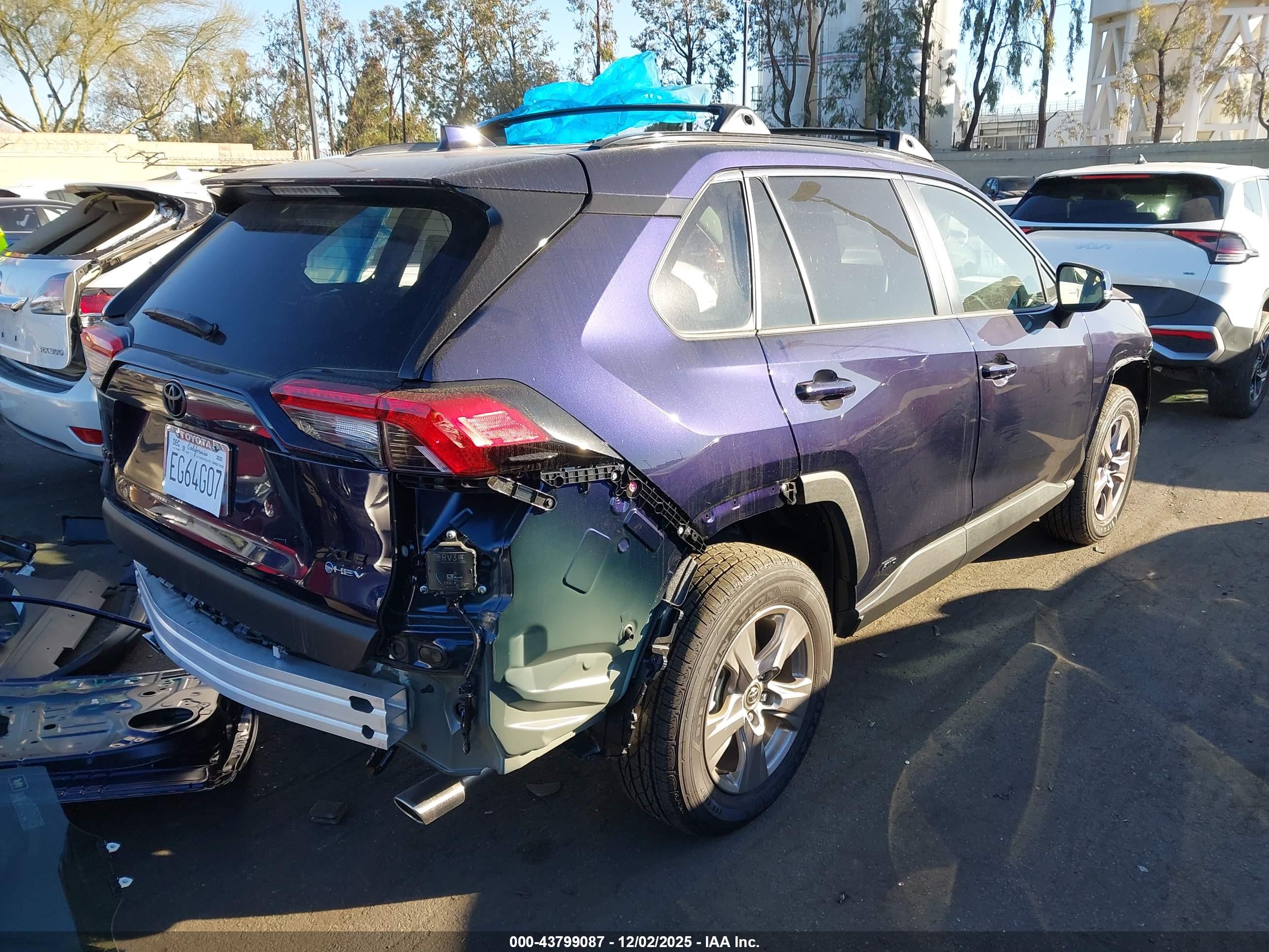 TOYOTA RAV4 image 4