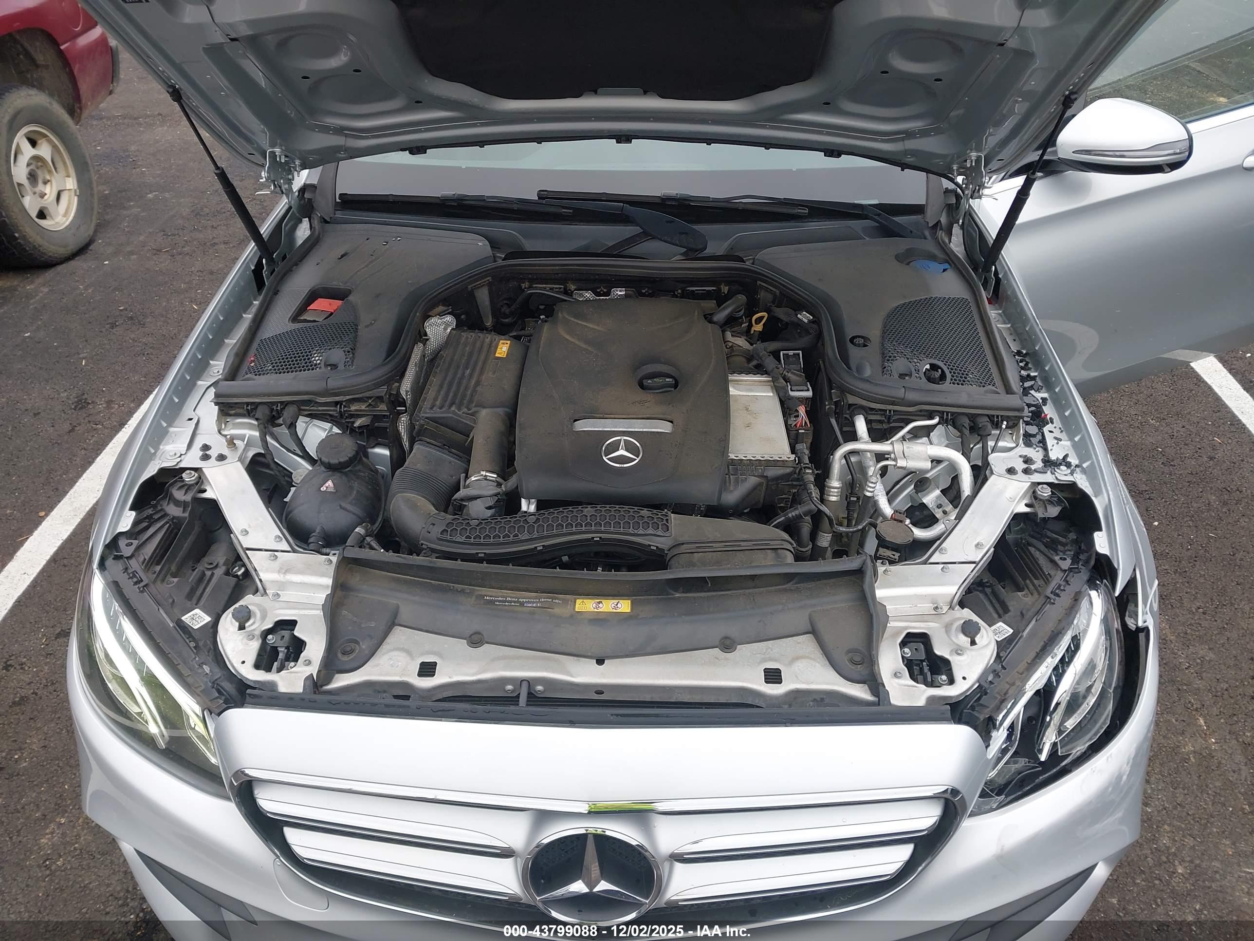 MERCEDES-BENZ E image 10