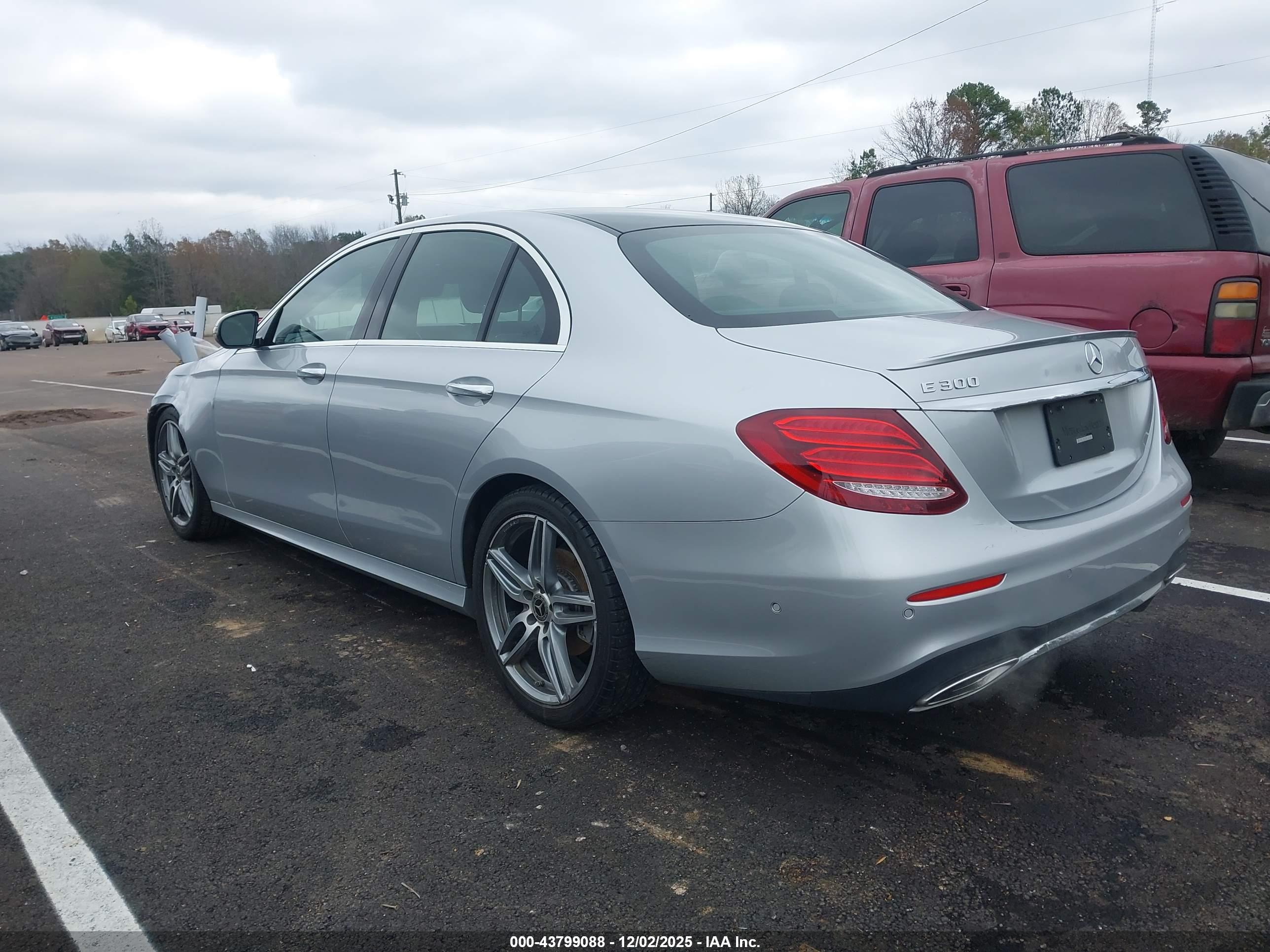 MERCEDES-BENZ E image 3