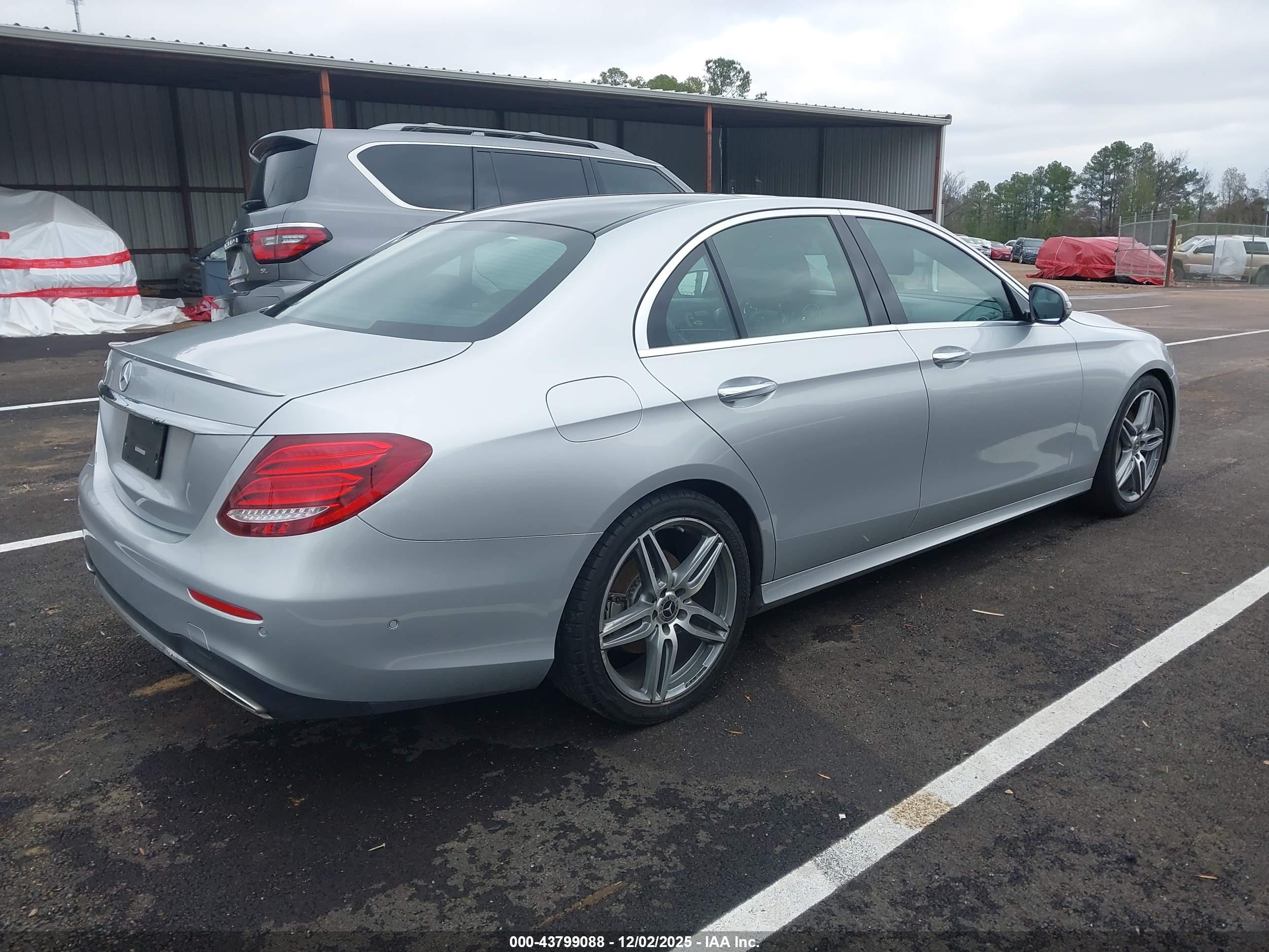 MERCEDES-BENZ E image 4