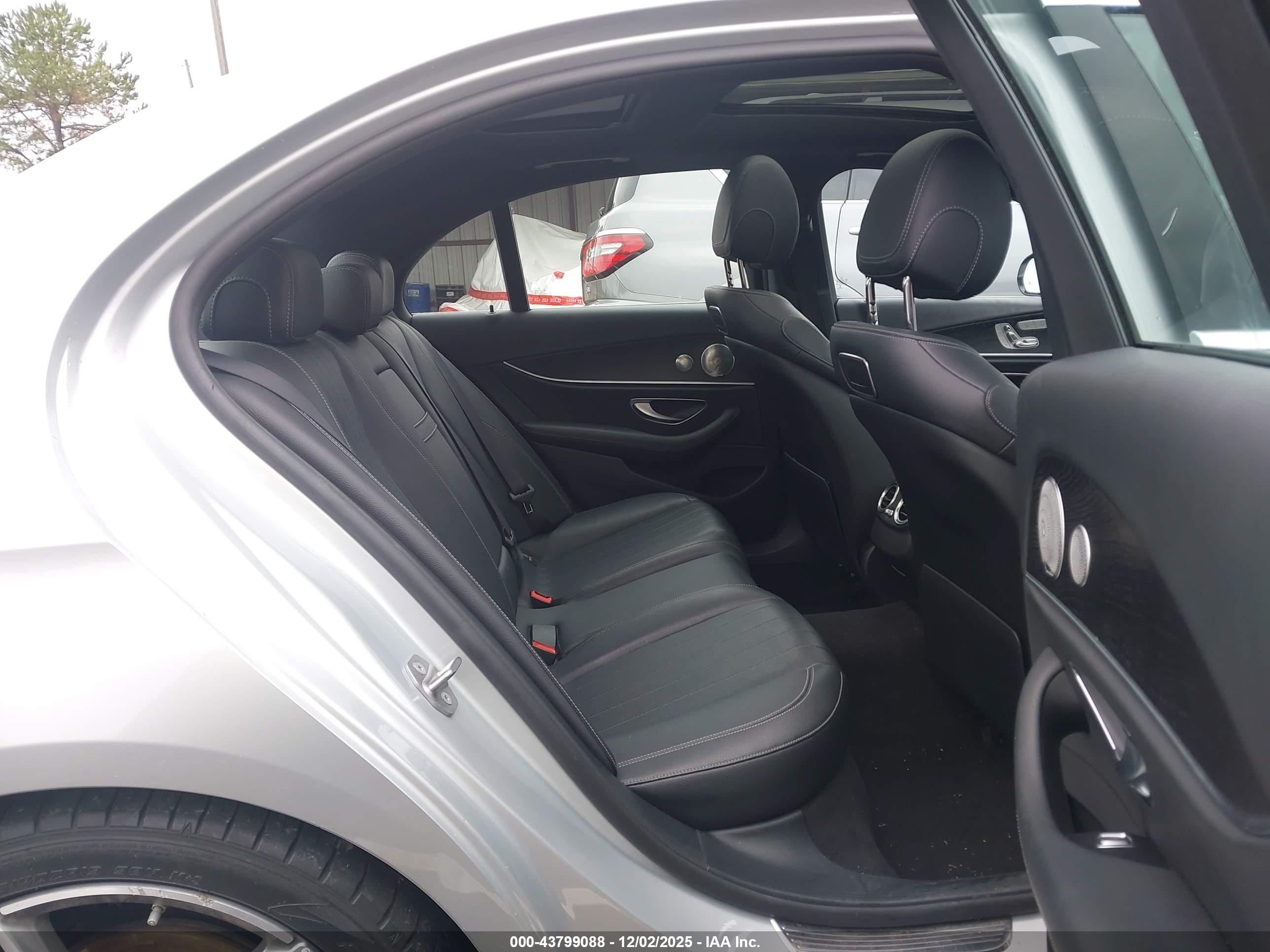 MERCEDES-BENZ E image 8