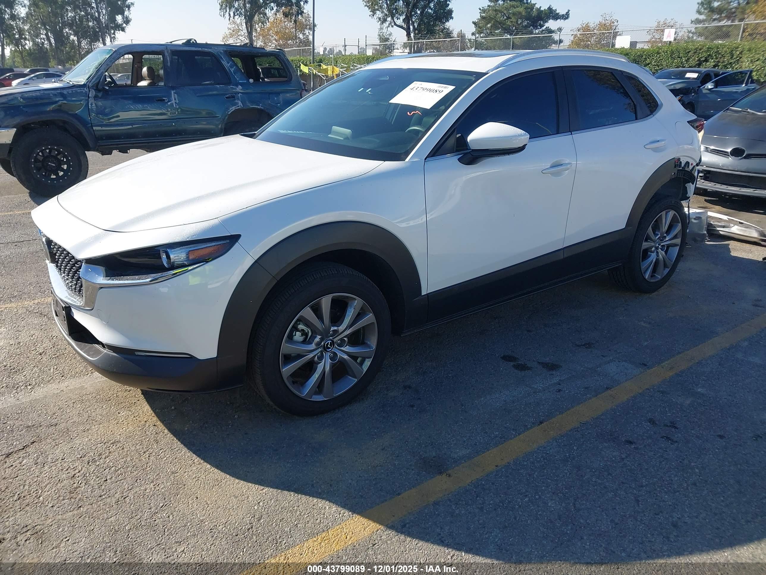 MAZDA CX-30 image 2