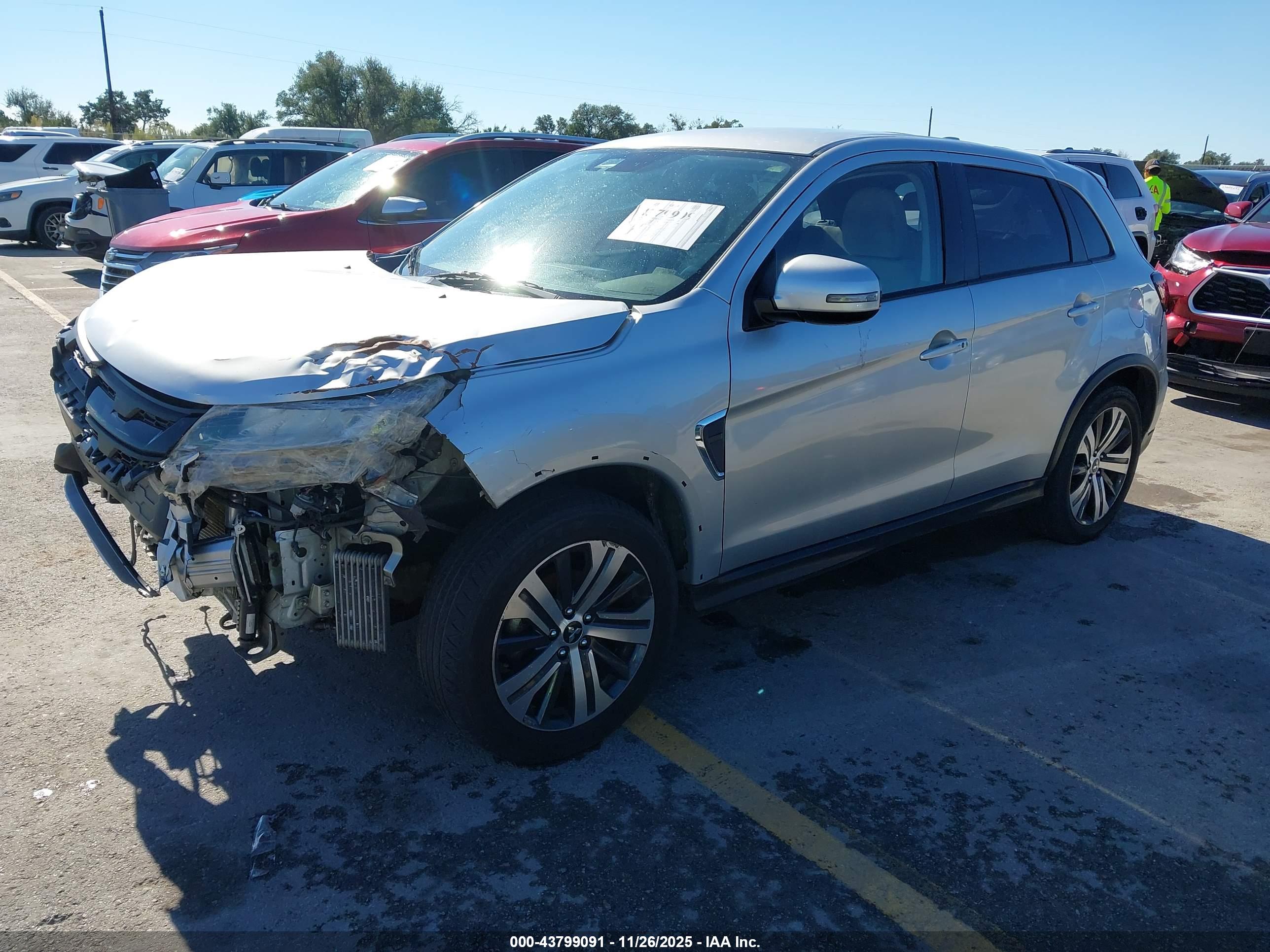 MITSUBISHI OUTLANDER image 2
