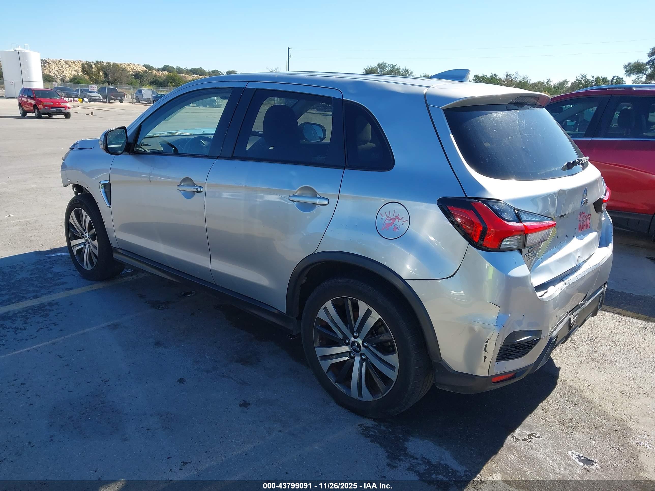 MITSUBISHI OUTLANDER image 3
