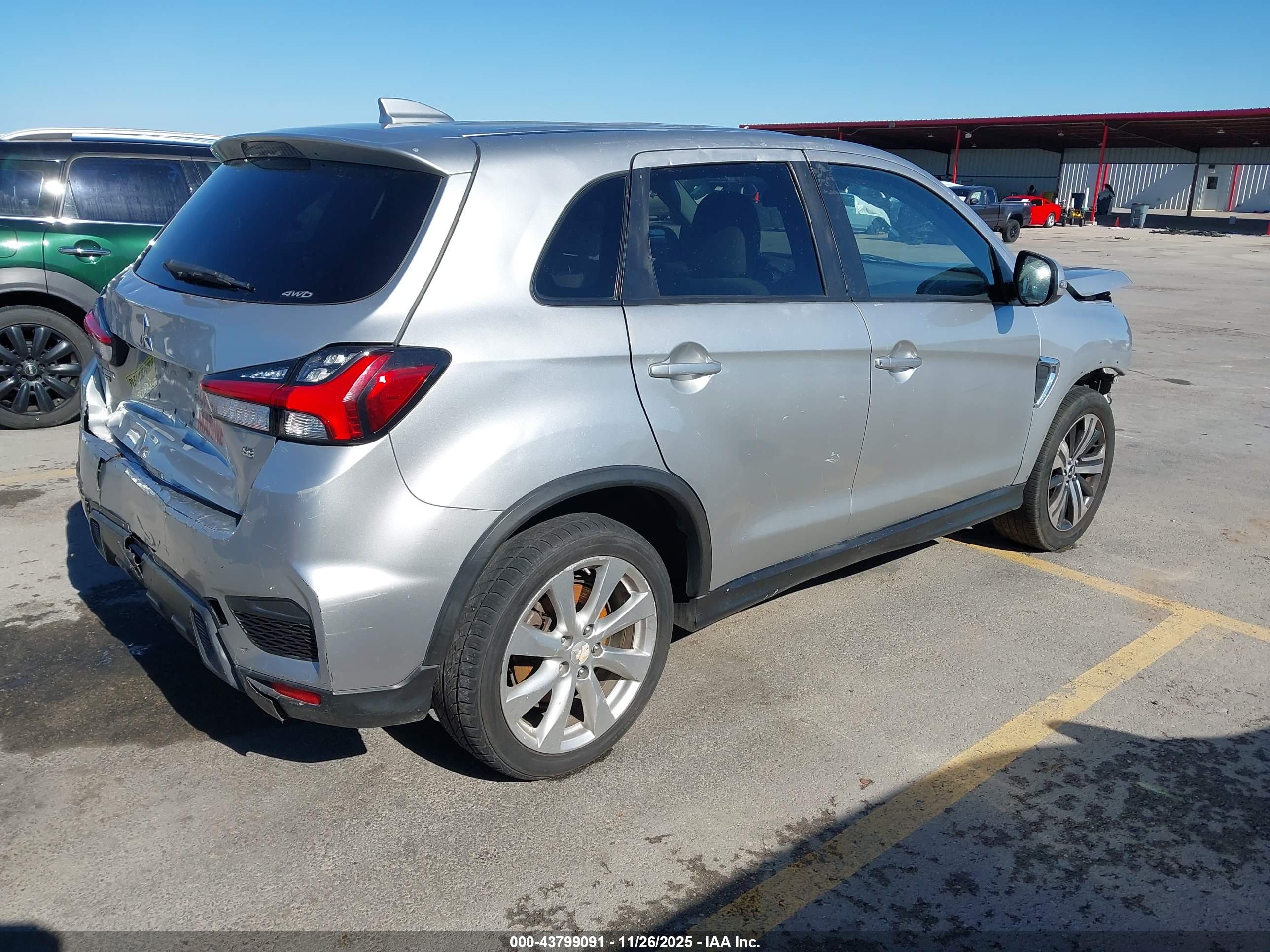 MITSUBISHI OUTLANDER image 4