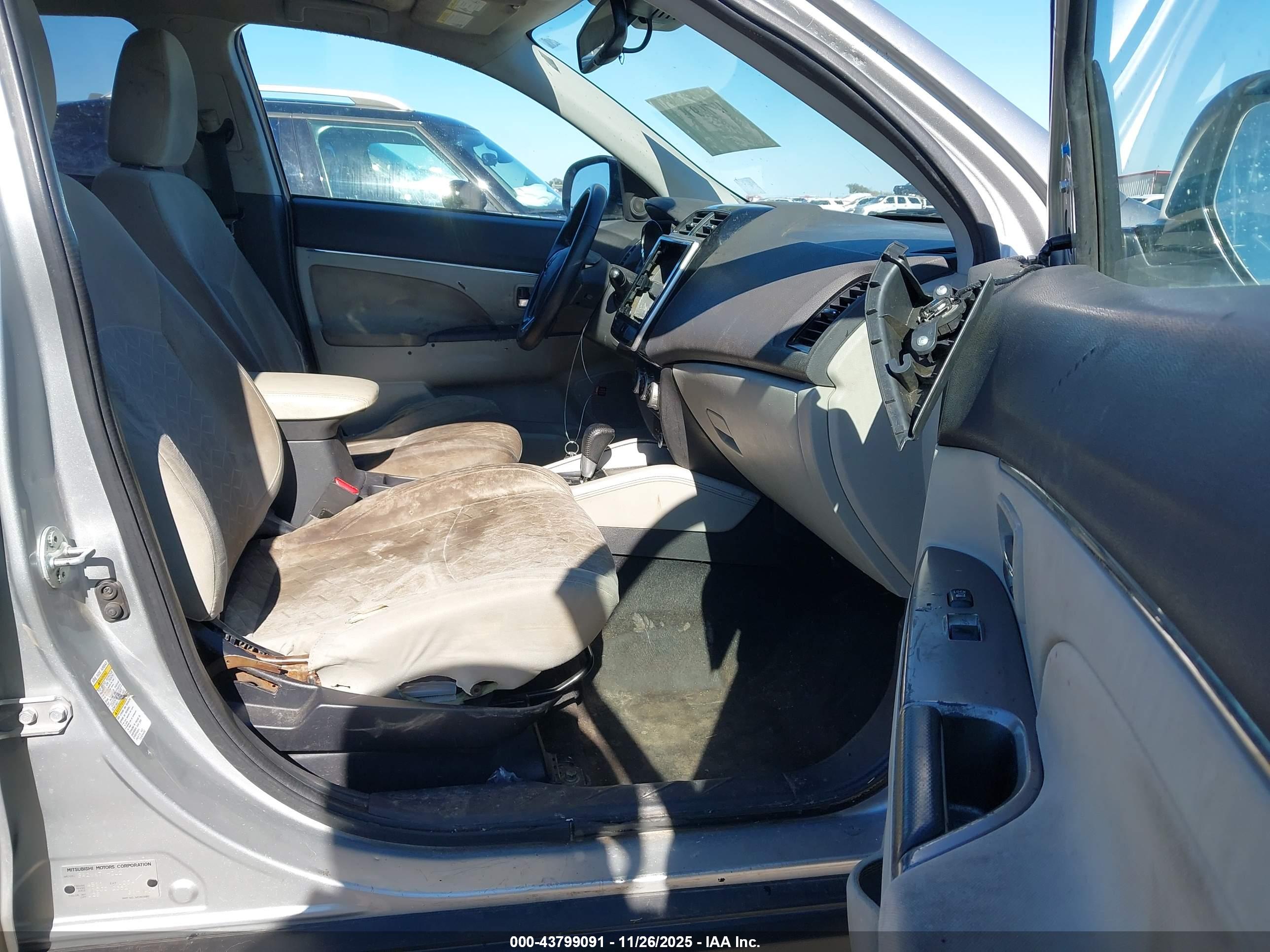 MITSUBISHI OUTLANDER image 5