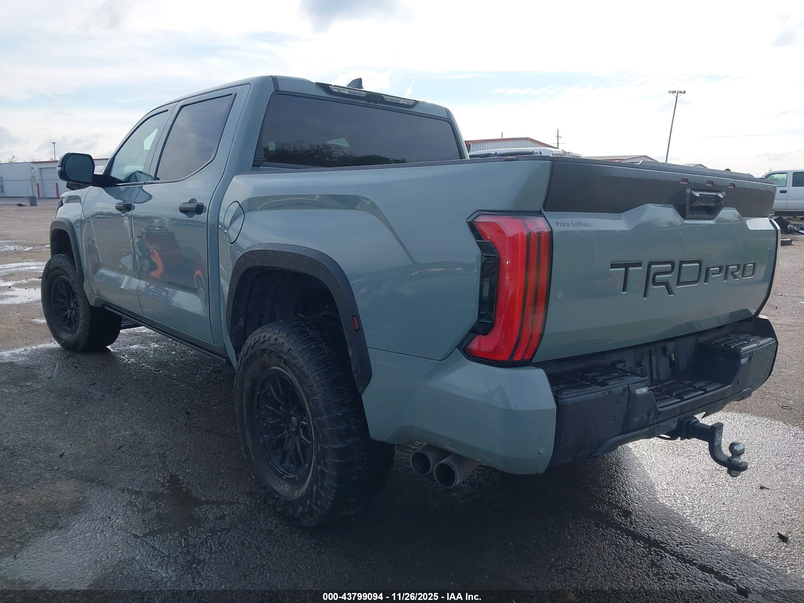 TOYOTA TUNDRA image 3