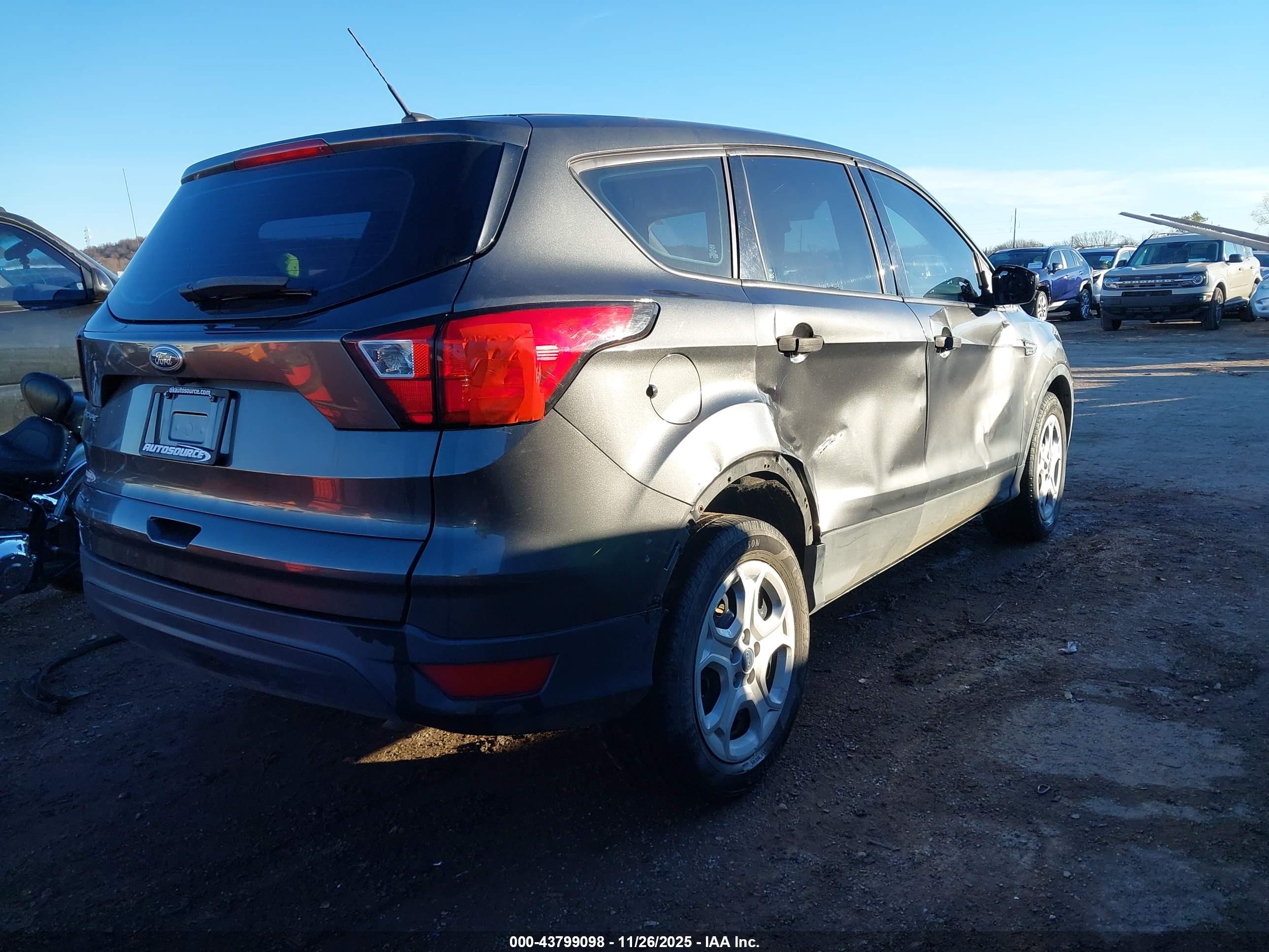 FORD ESCAPE image 4