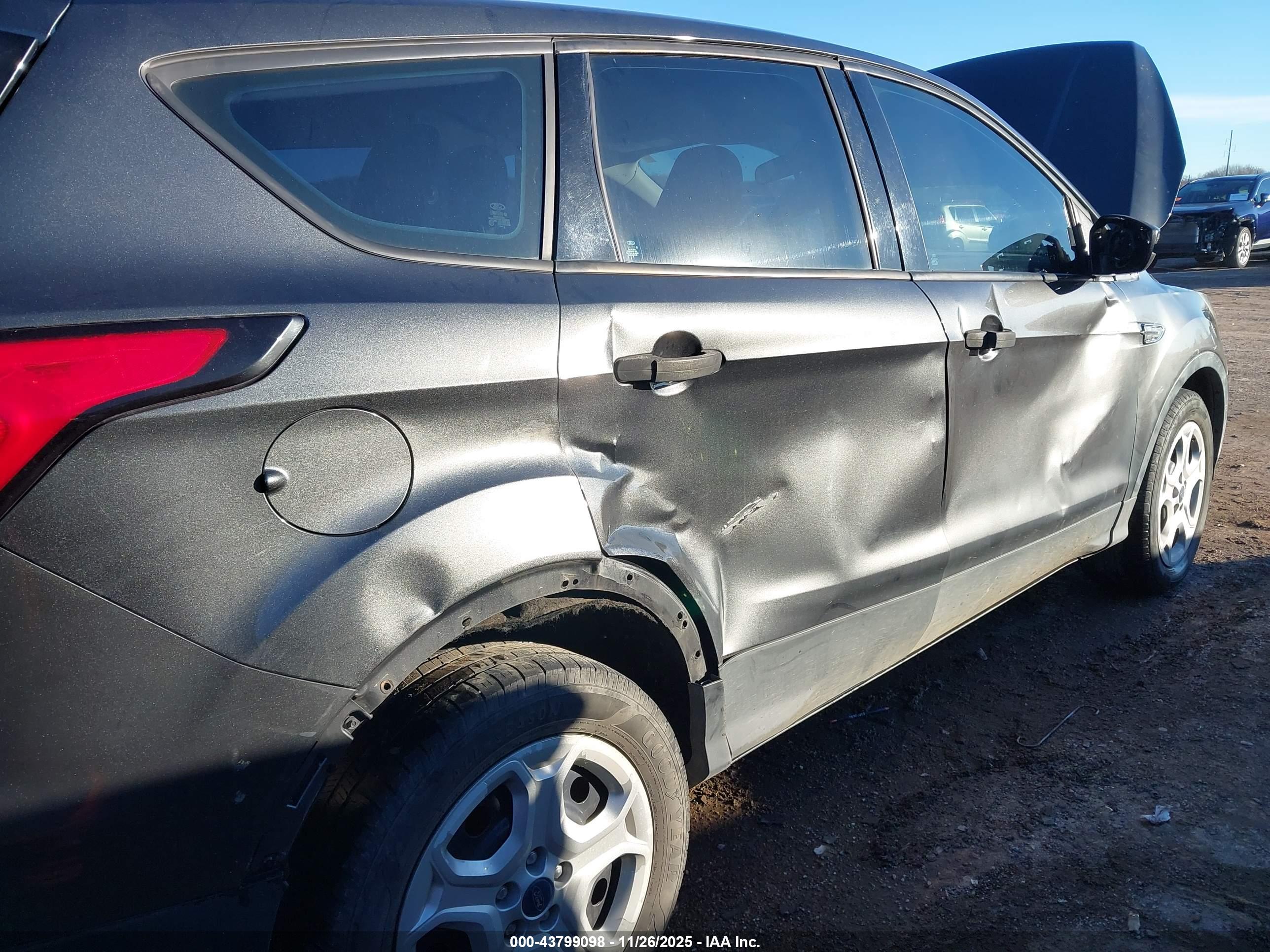 FORD ESCAPE image 6