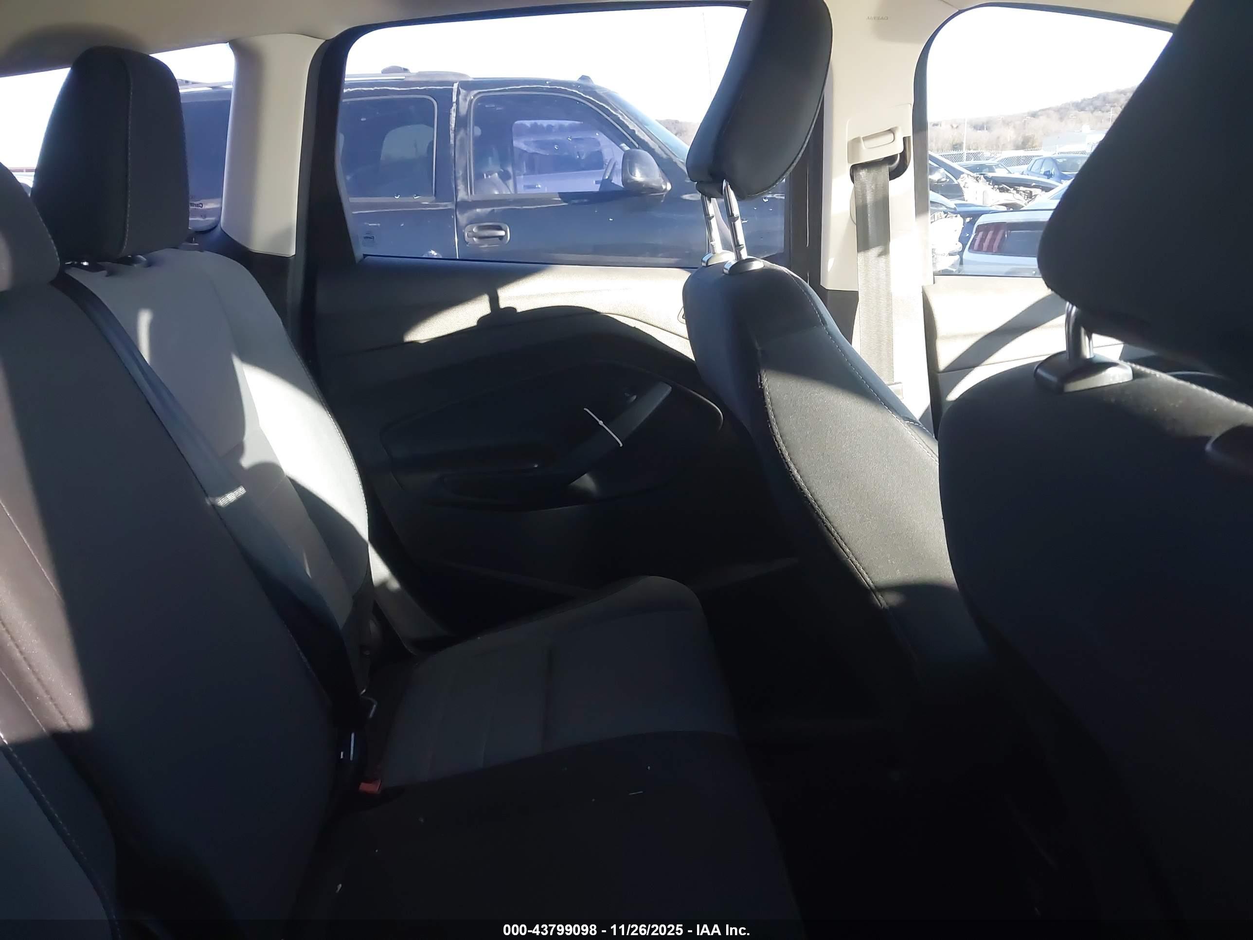 FORD ESCAPE image 8
