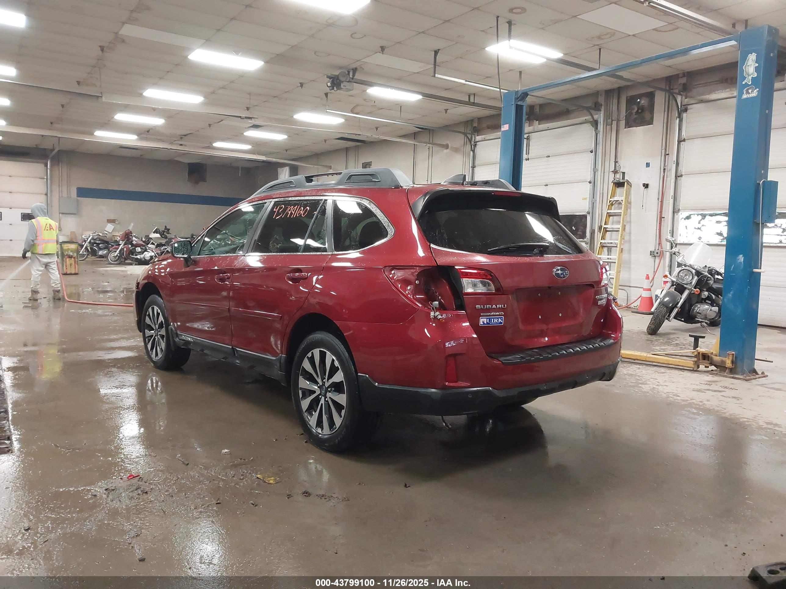 SUBARU OUTBACK image 3