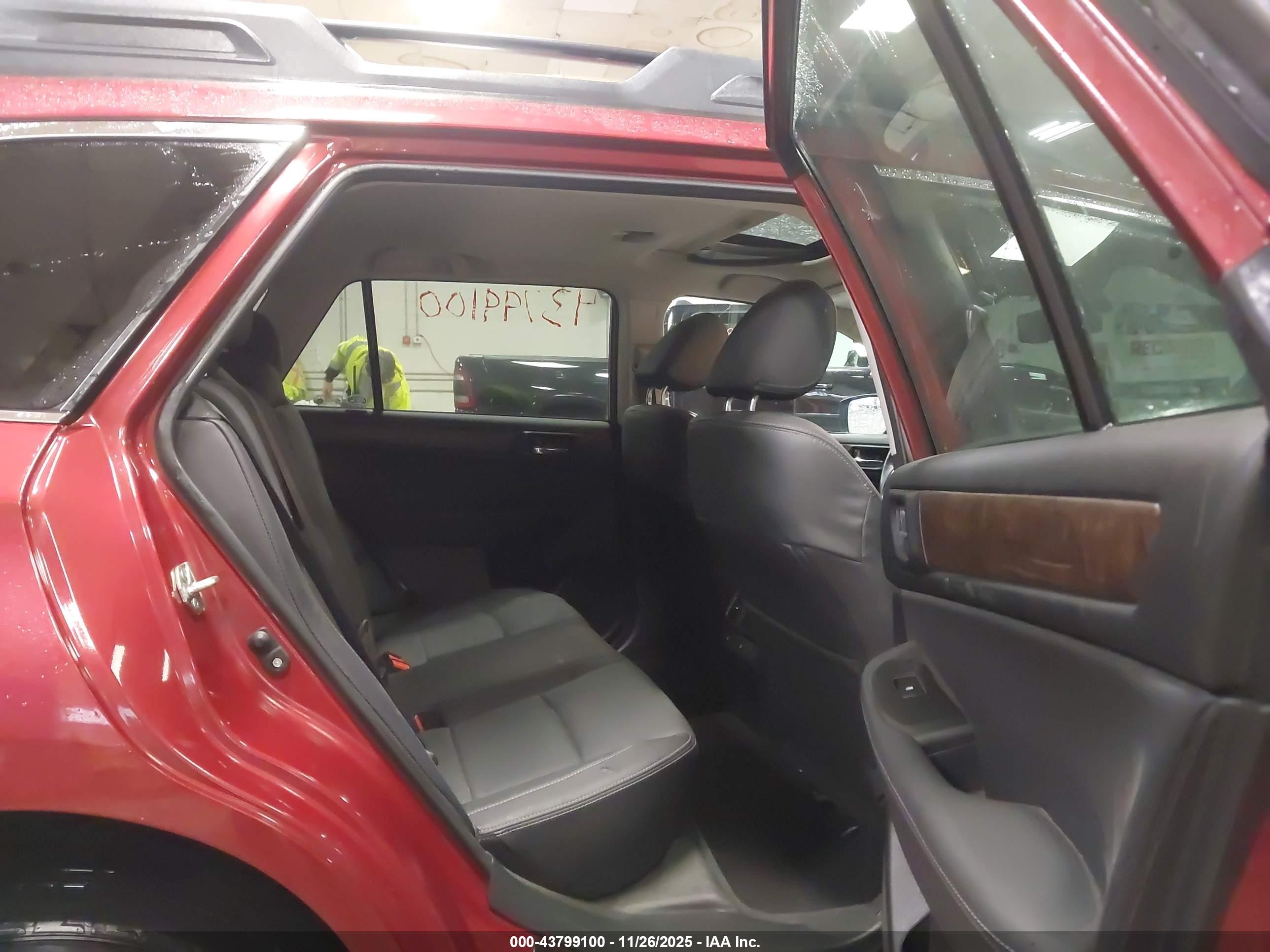 SUBARU OUTBACK image 8