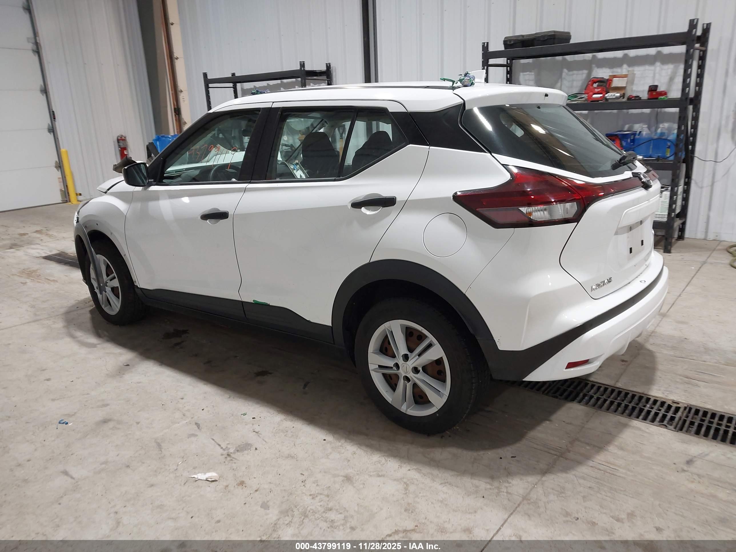 NISSAN KICKS image 3