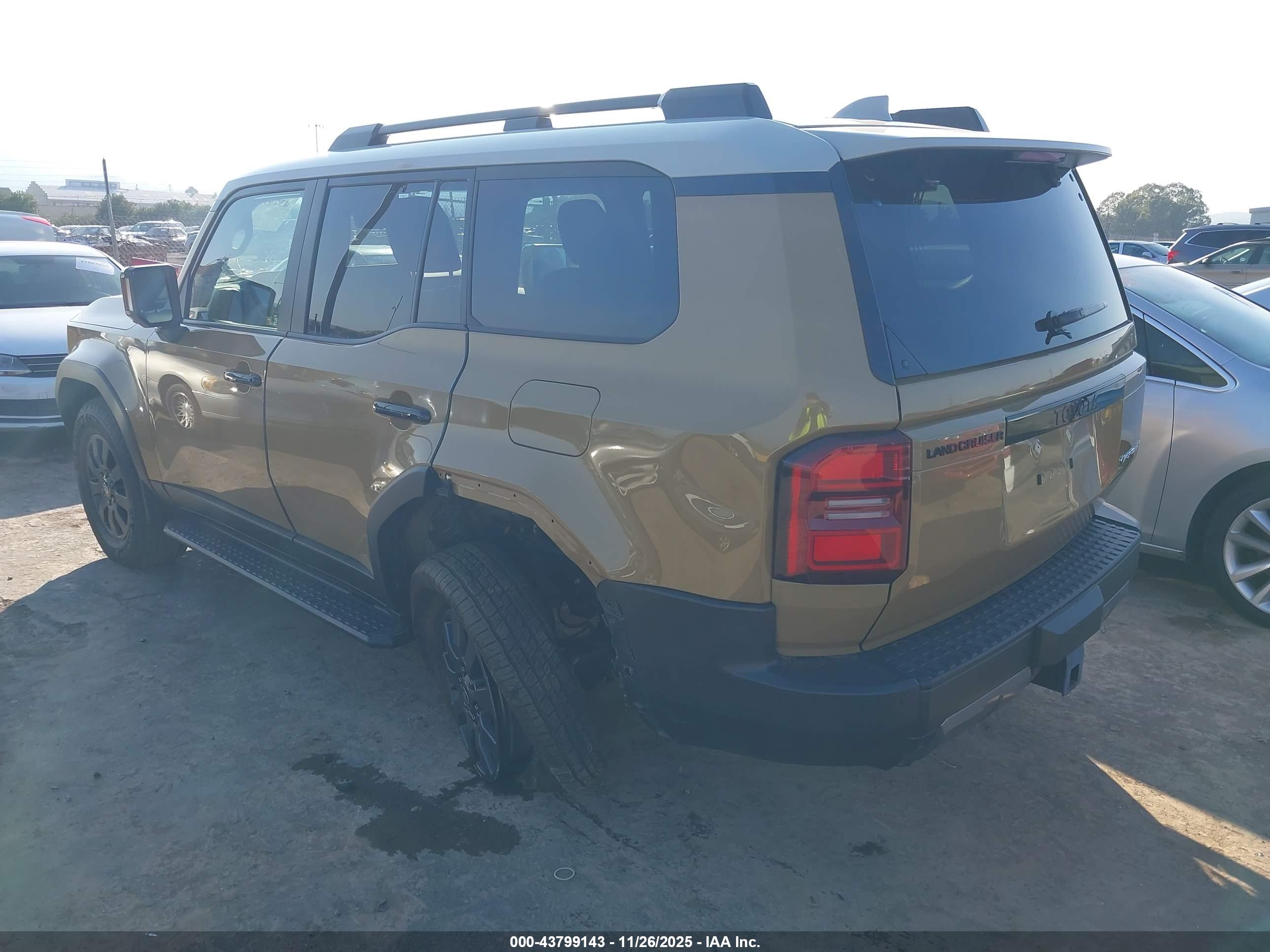 TOYOTA LAND image 3