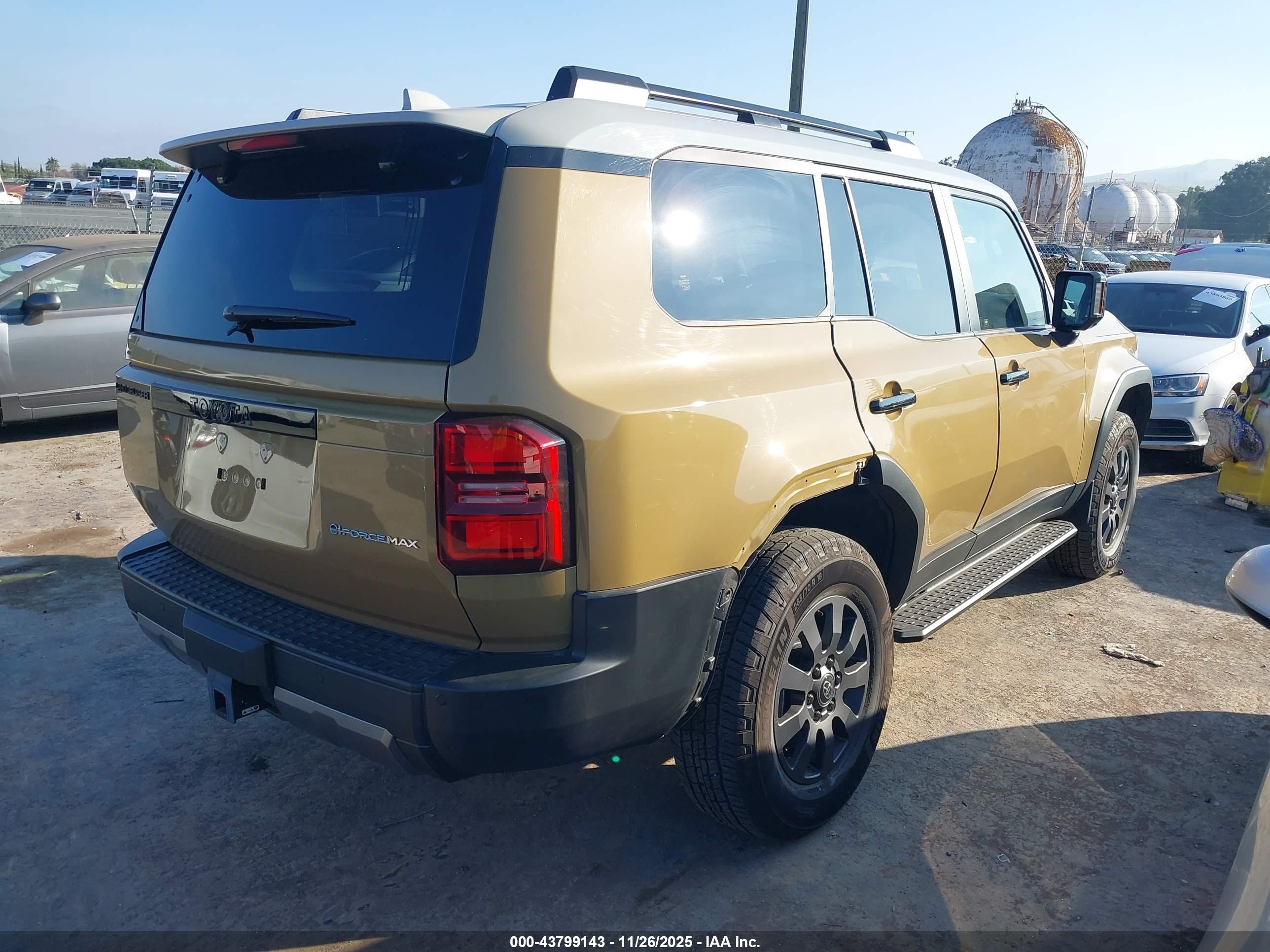 TOYOTA LAND image 4
