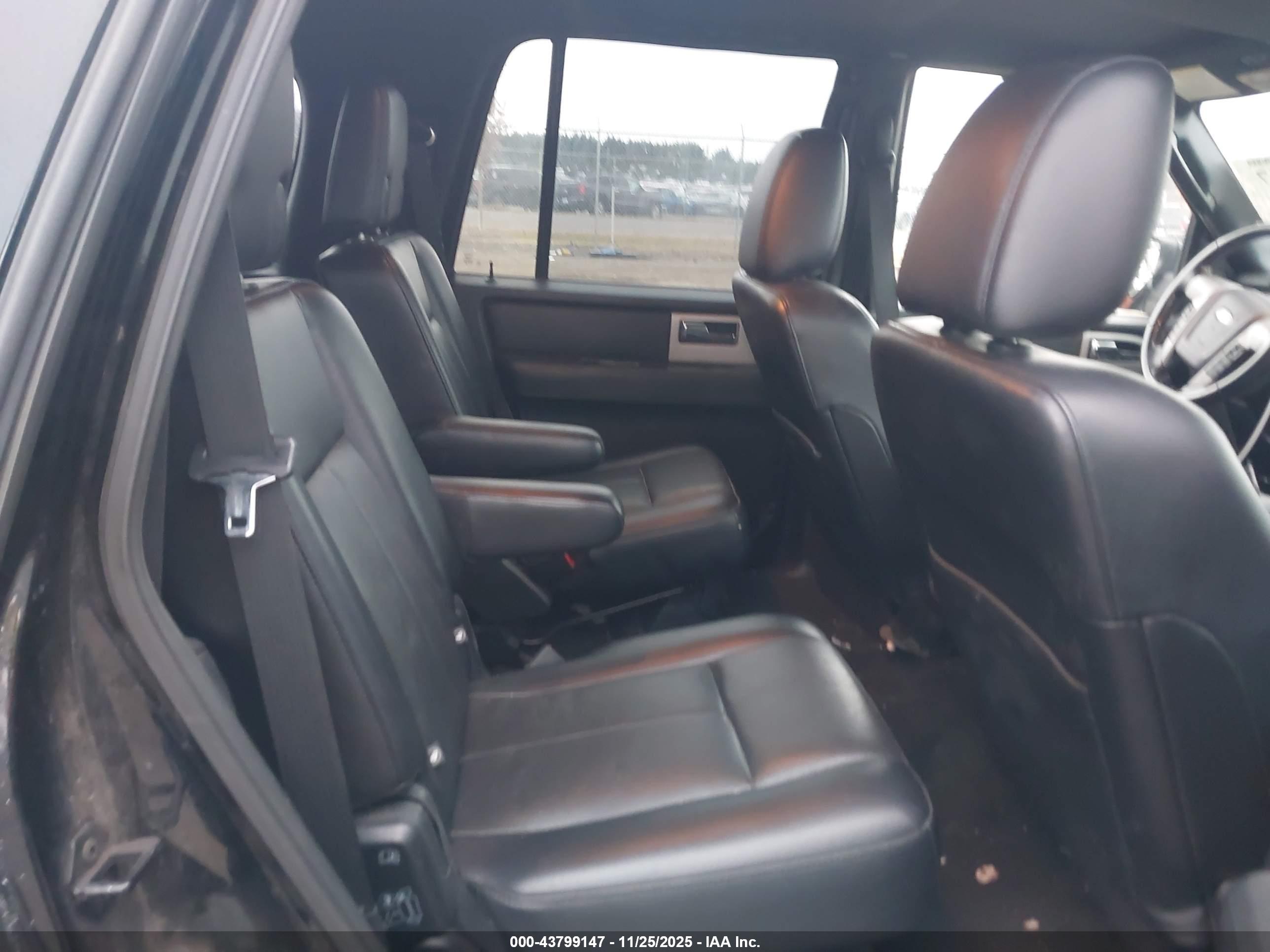 FORD EXPEDITION image 8