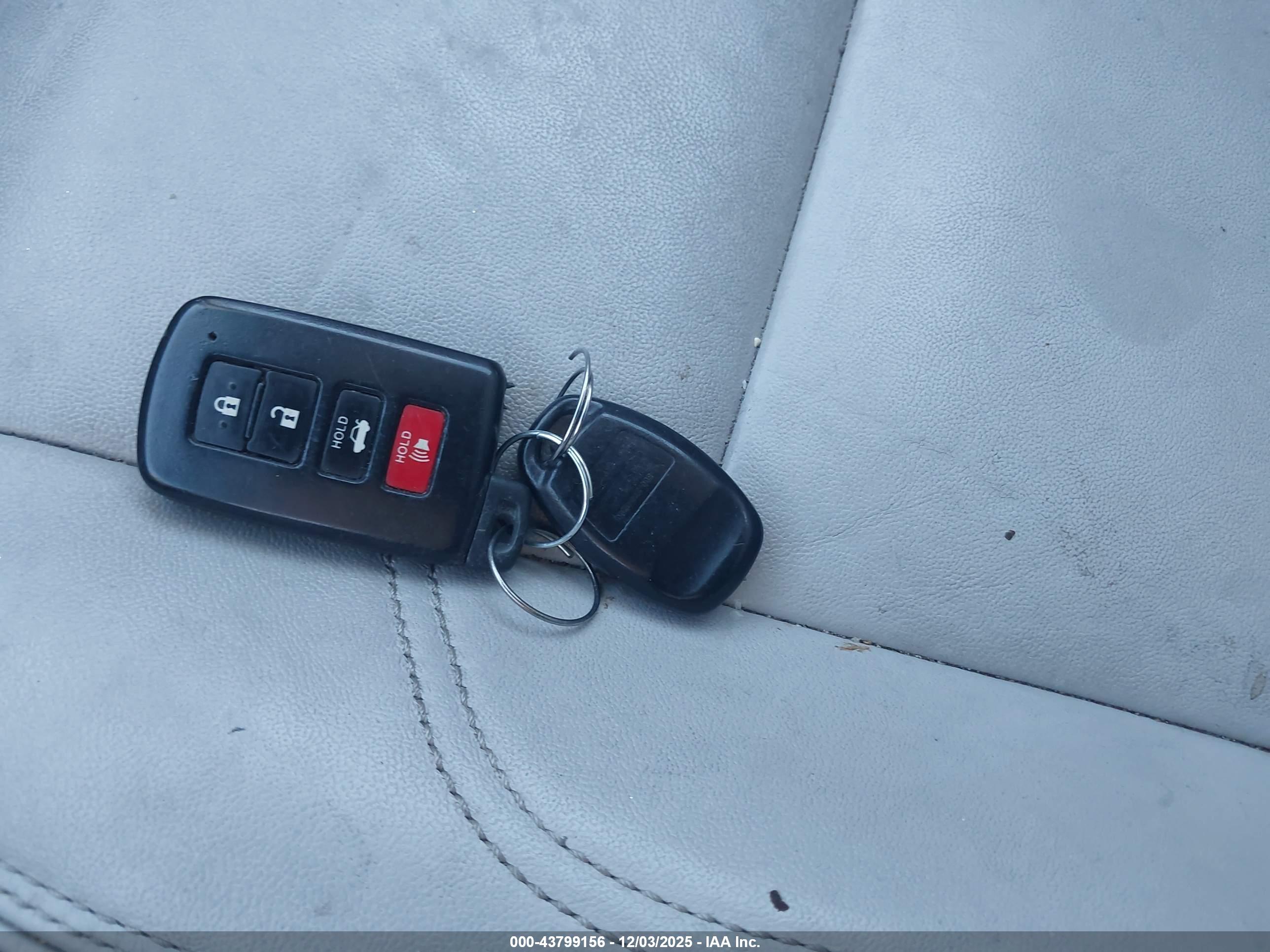 TOYOTA CAMRY image 11