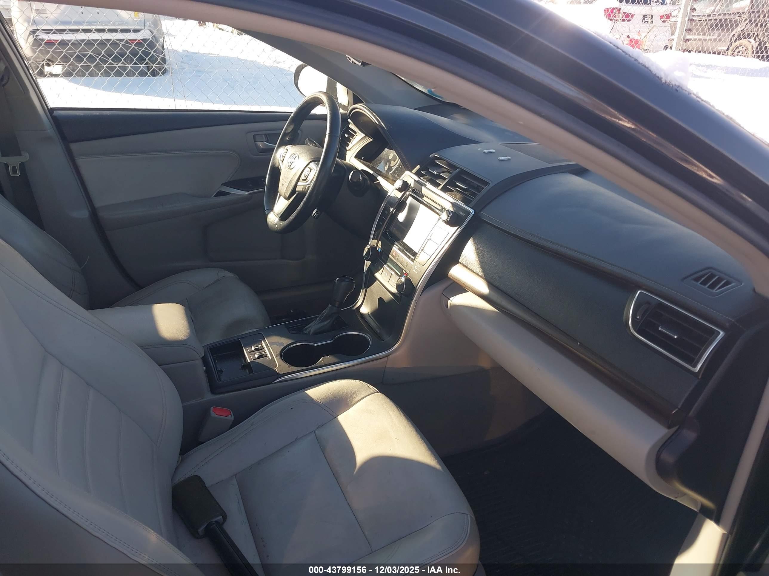 TOYOTA CAMRY image 5