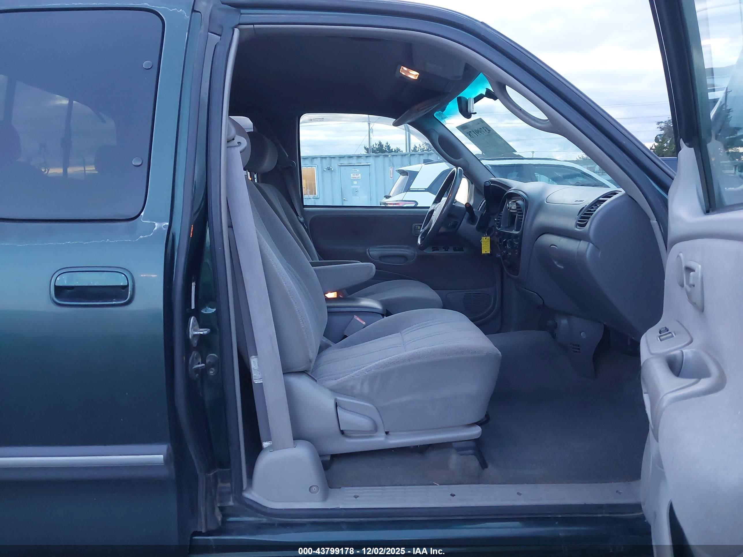 TOYOTA TUNDRA image 5