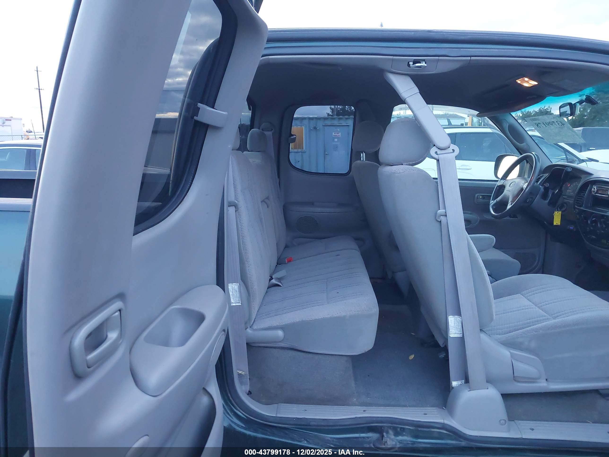 TOYOTA TUNDRA image 8