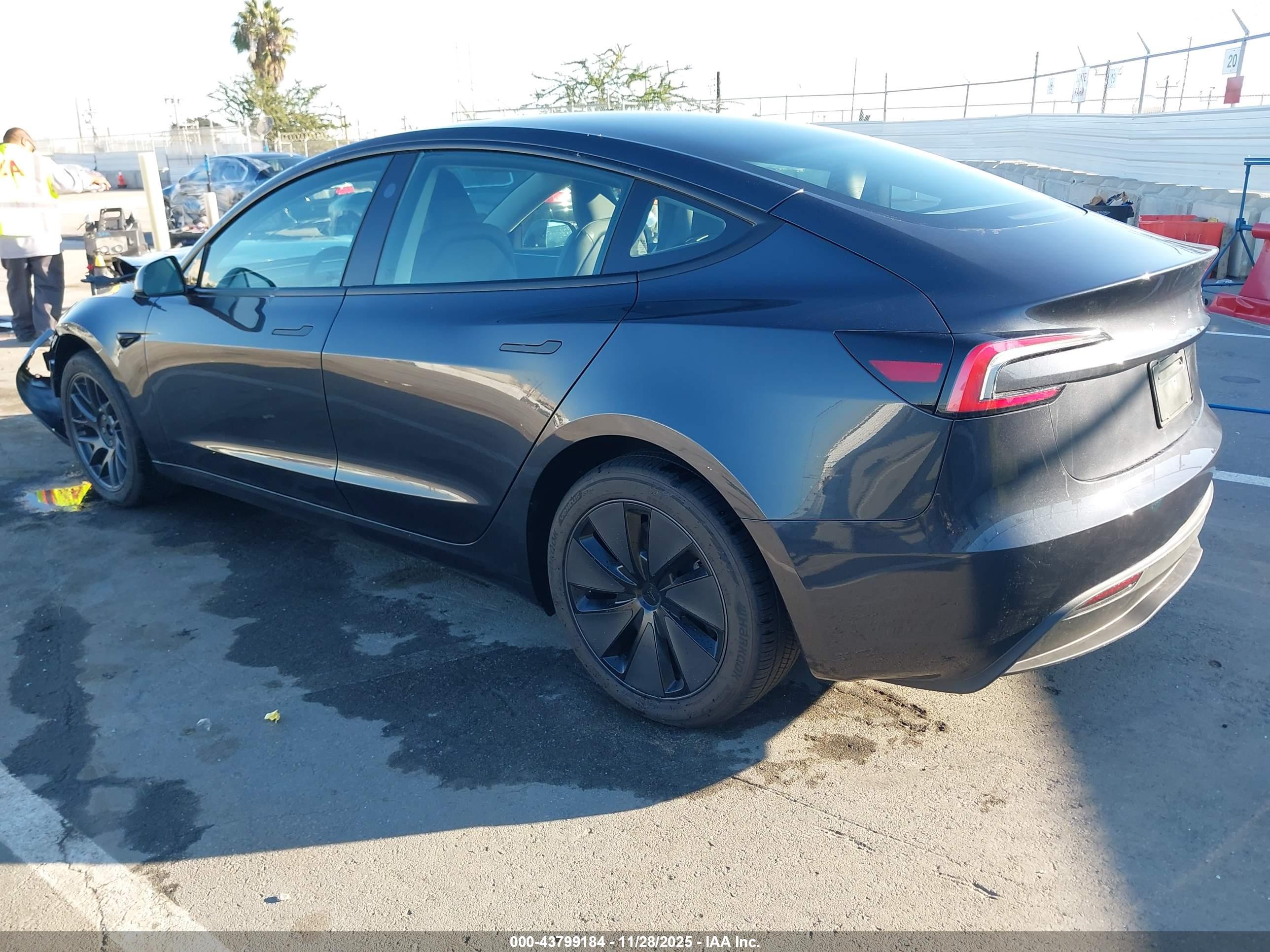 TESLA MODEL image 3