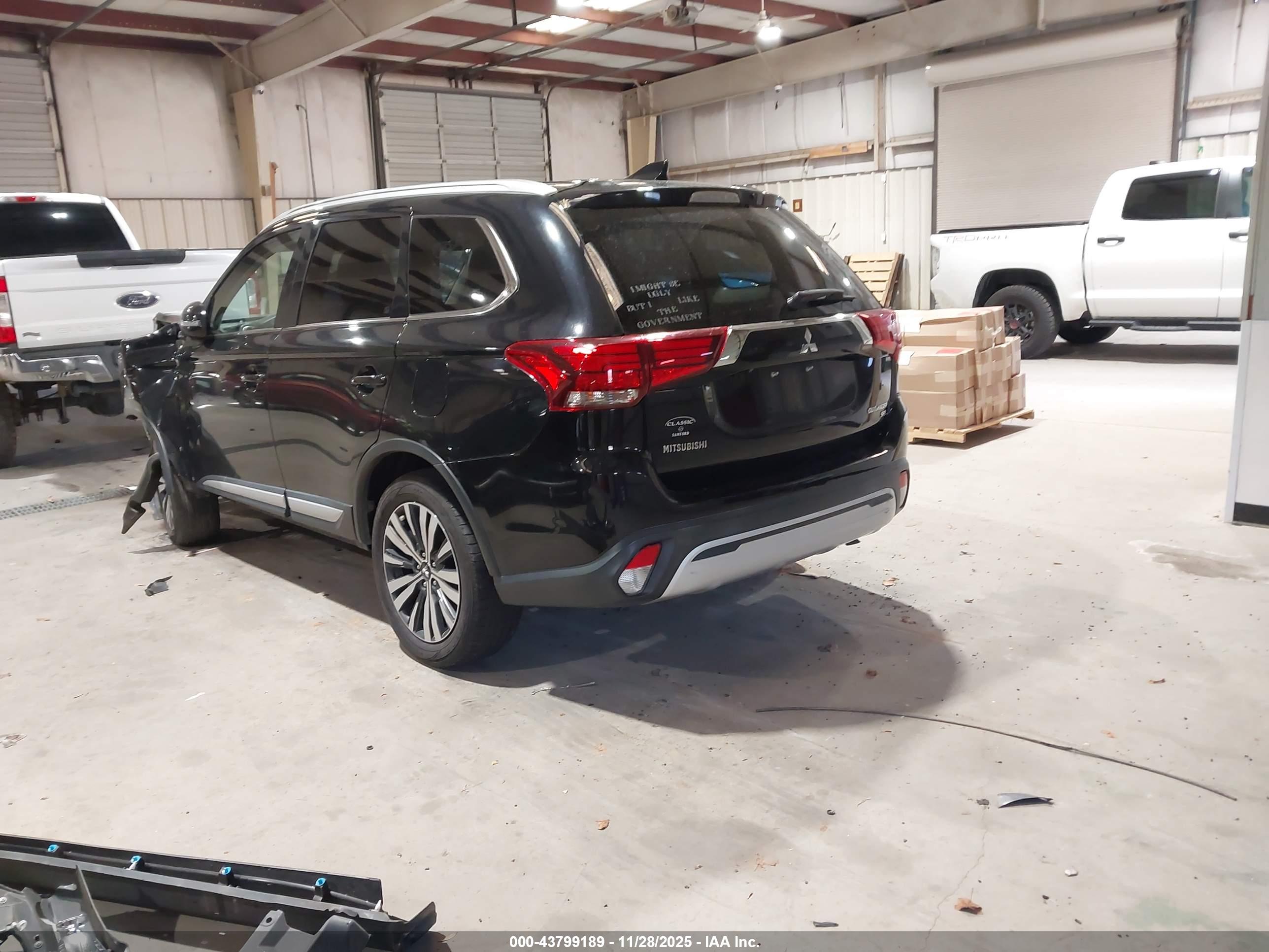 MITSUBISHI OUTLANDER image 3