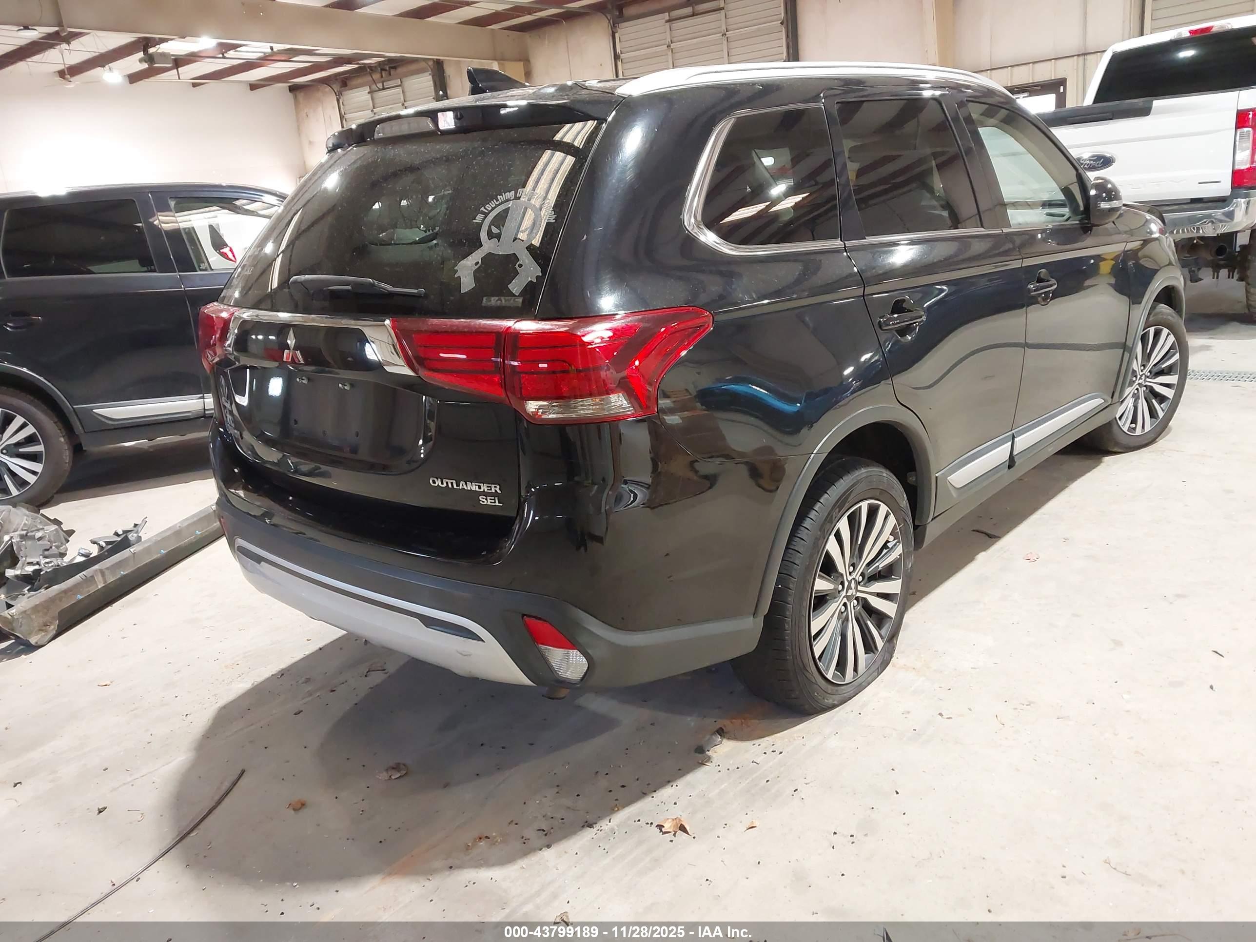 MITSUBISHI OUTLANDER image 4
