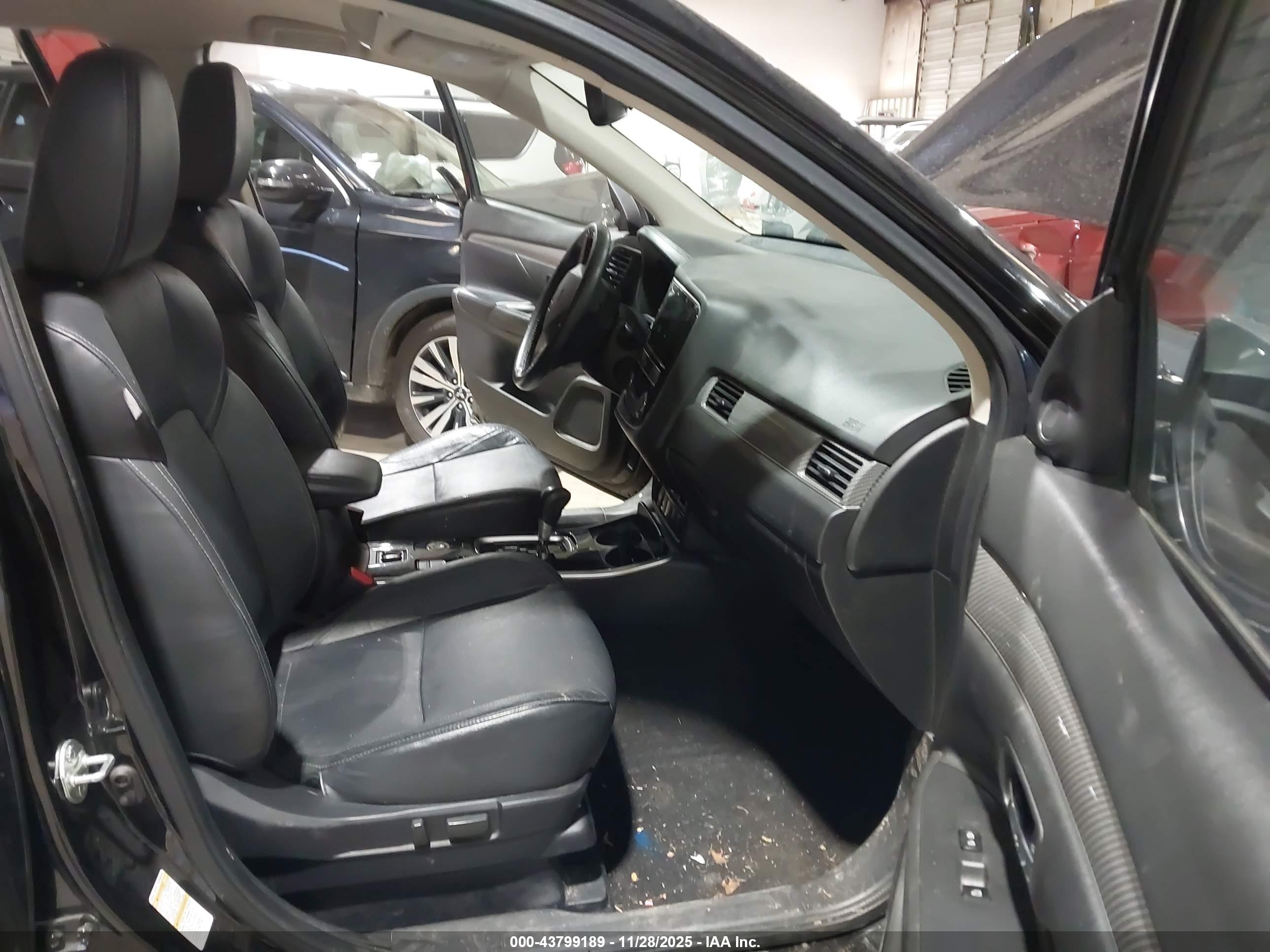 MITSUBISHI OUTLANDER image 5
