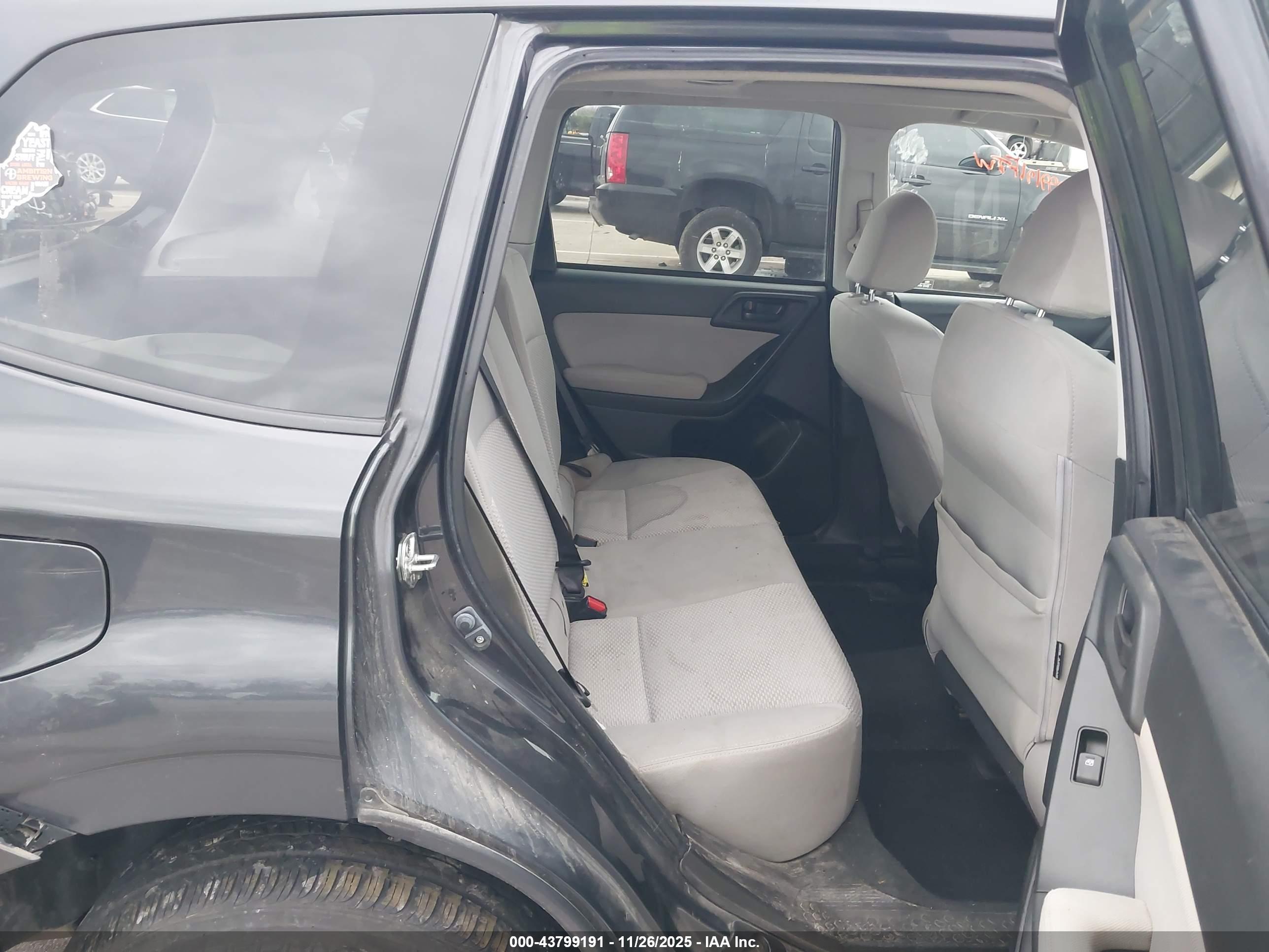 SUBARU FORESTER image 8