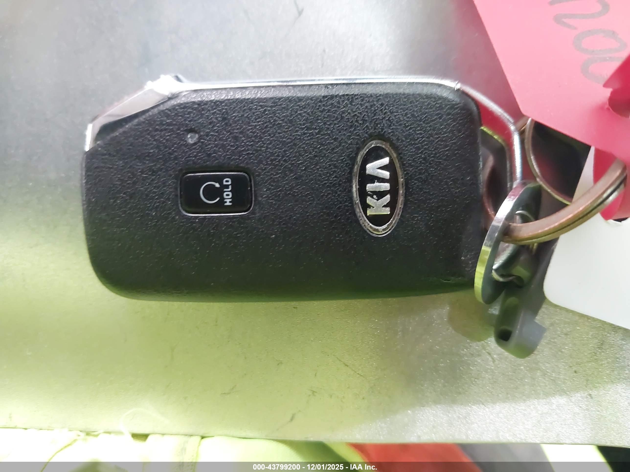 KIA K5 image 11