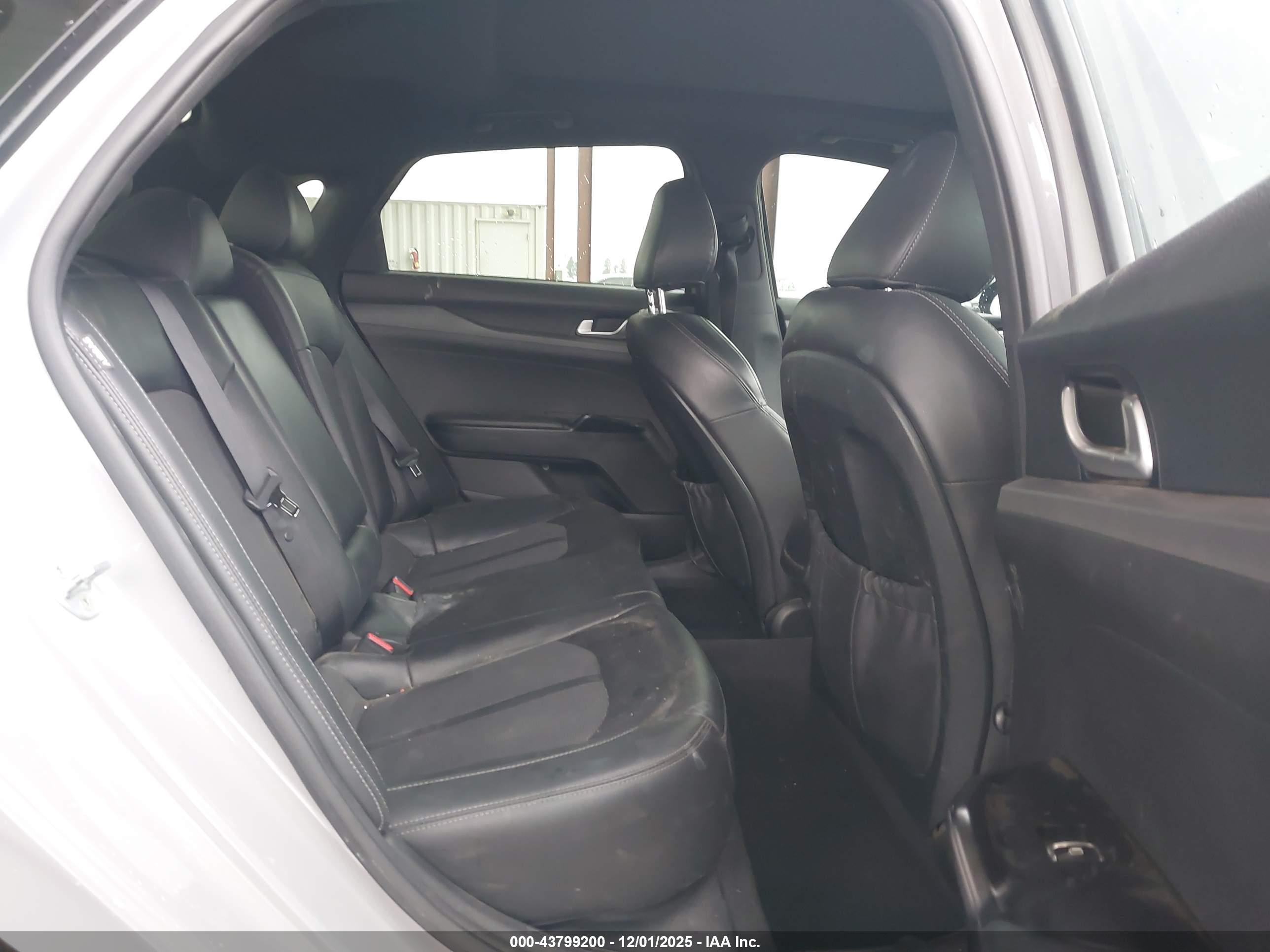 KIA K5 image 8
