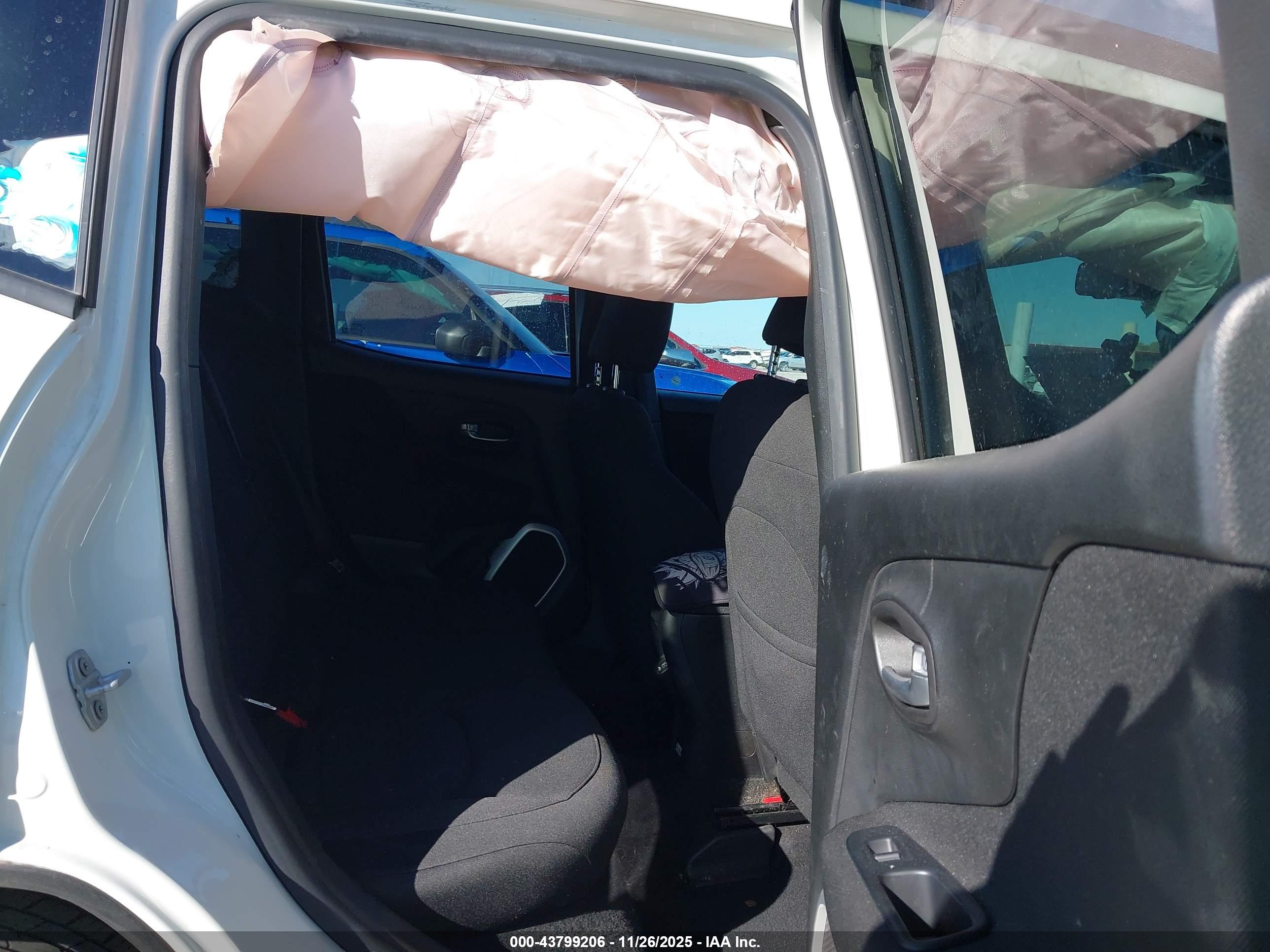 JEEP RENEGADE image 8