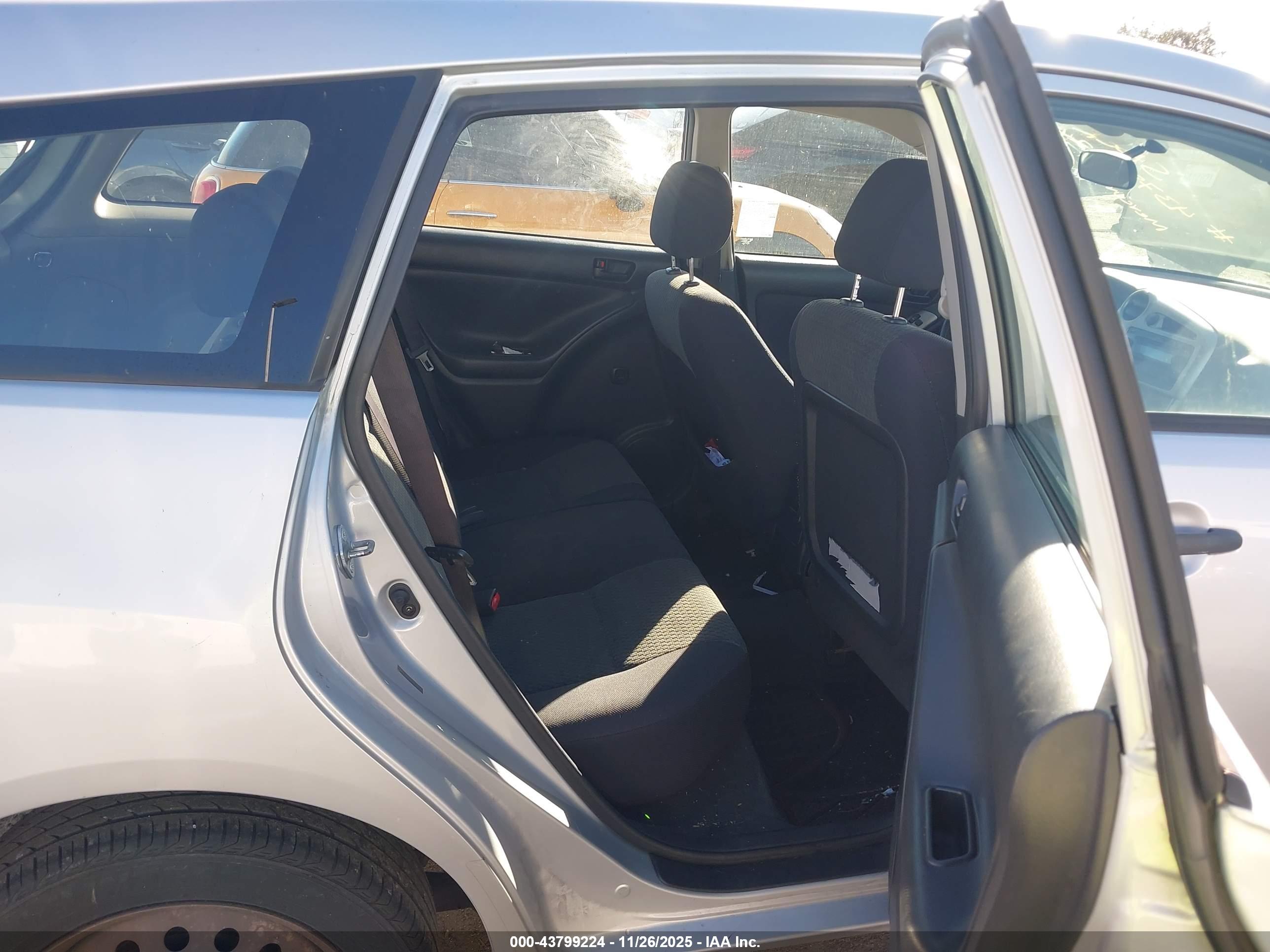 TOYOTA MATRIX image 8