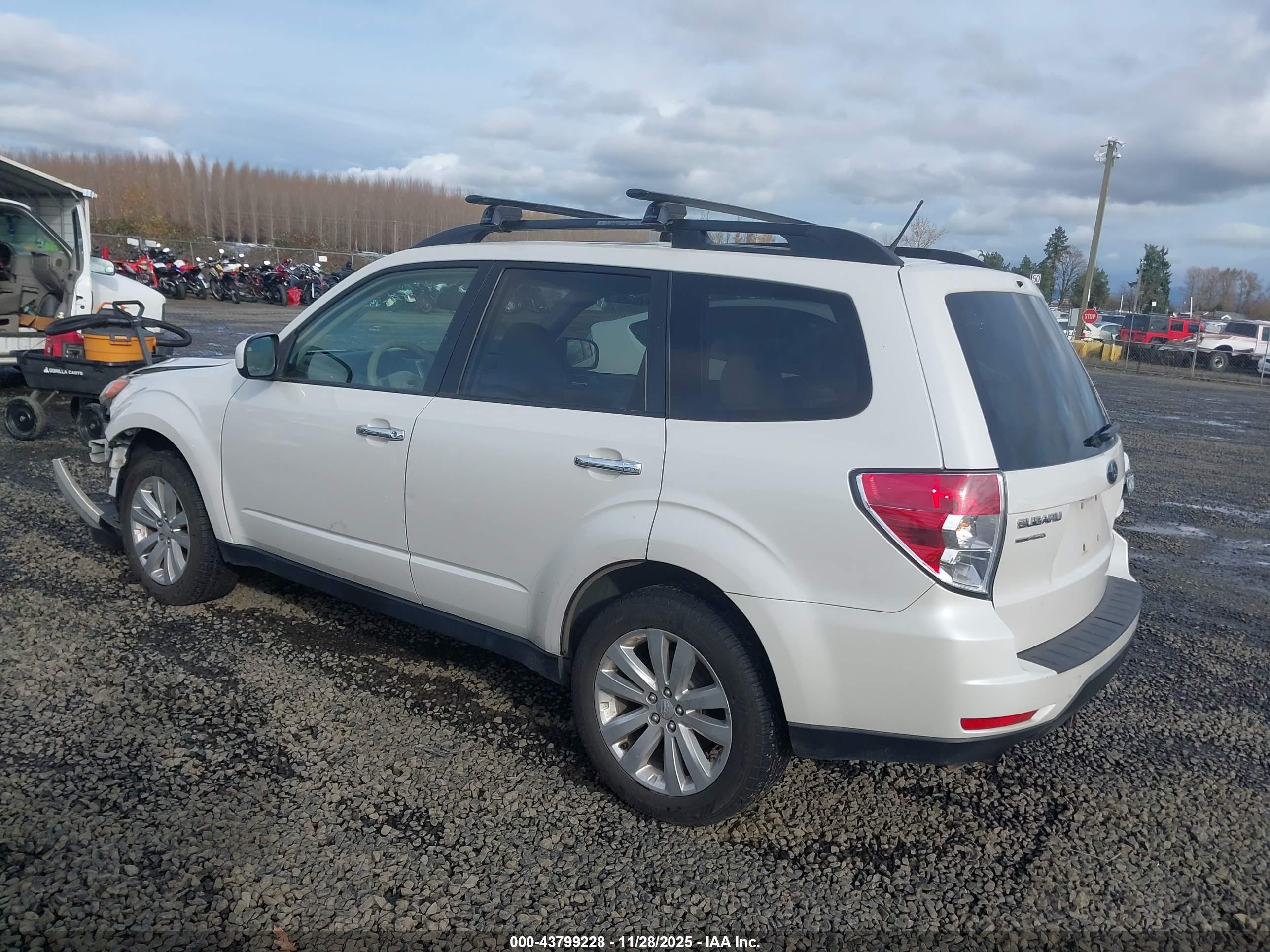 SUBARU FORESTER image 3