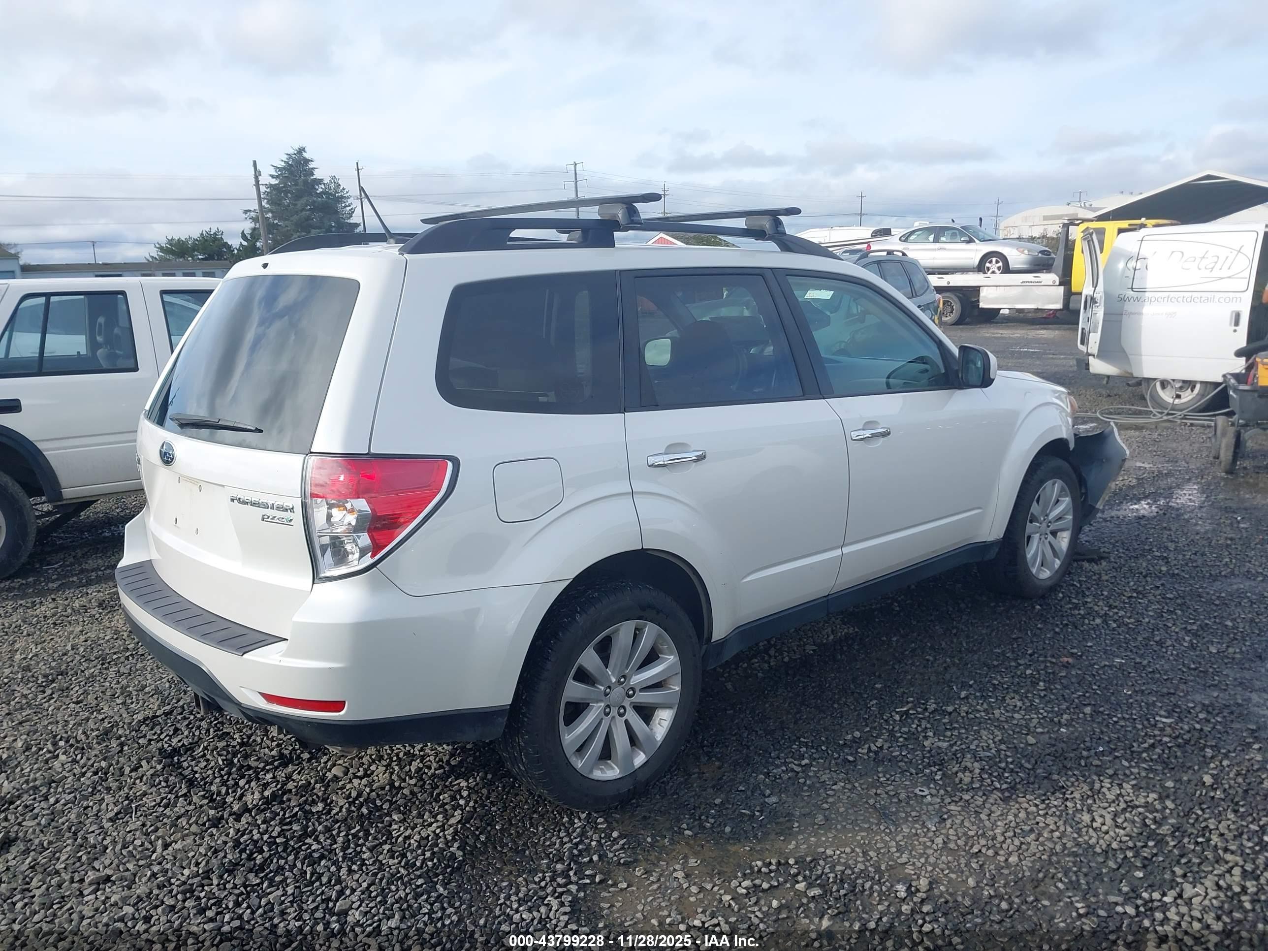 SUBARU FORESTER image 4