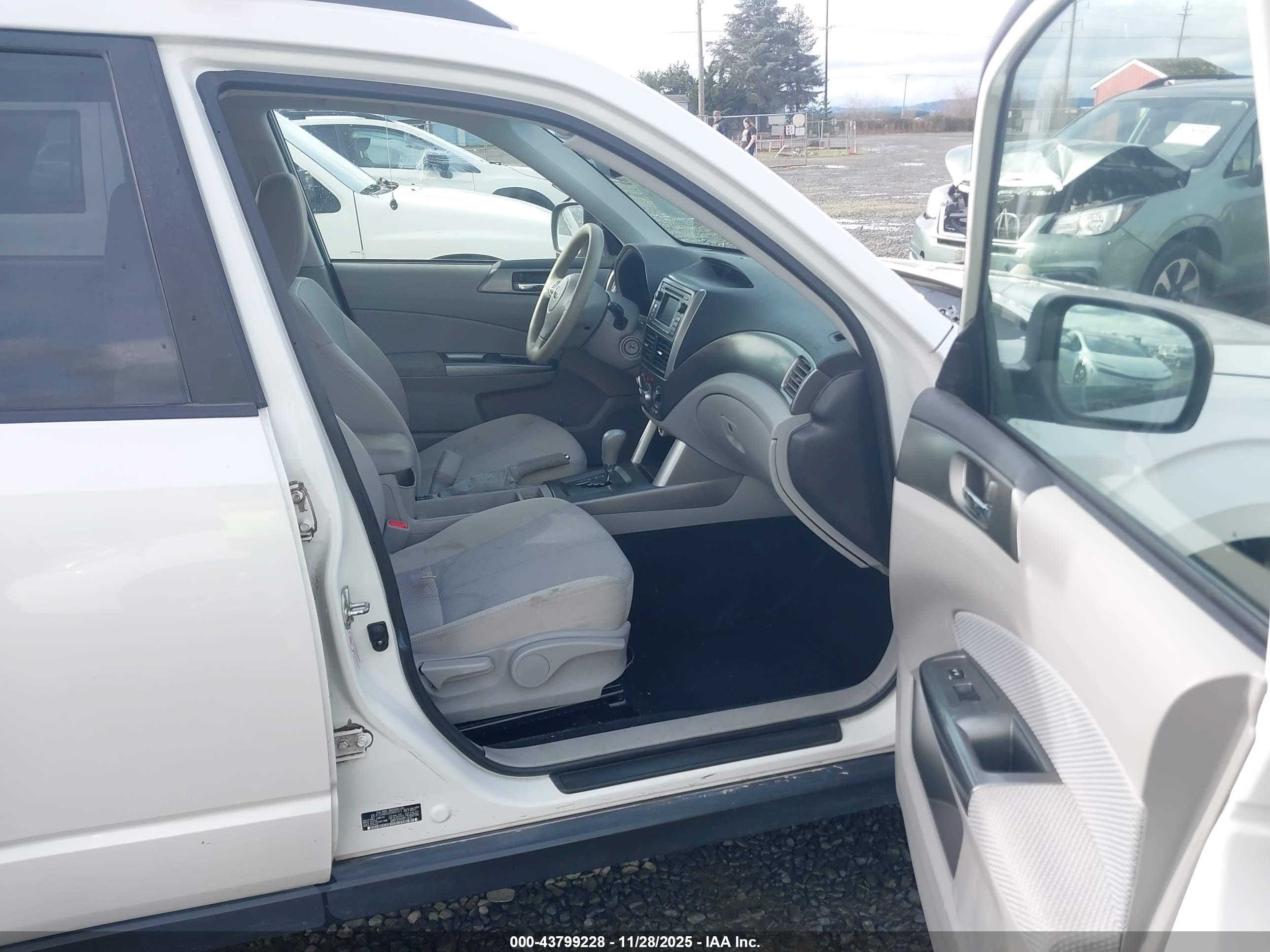 SUBARU FORESTER image 5