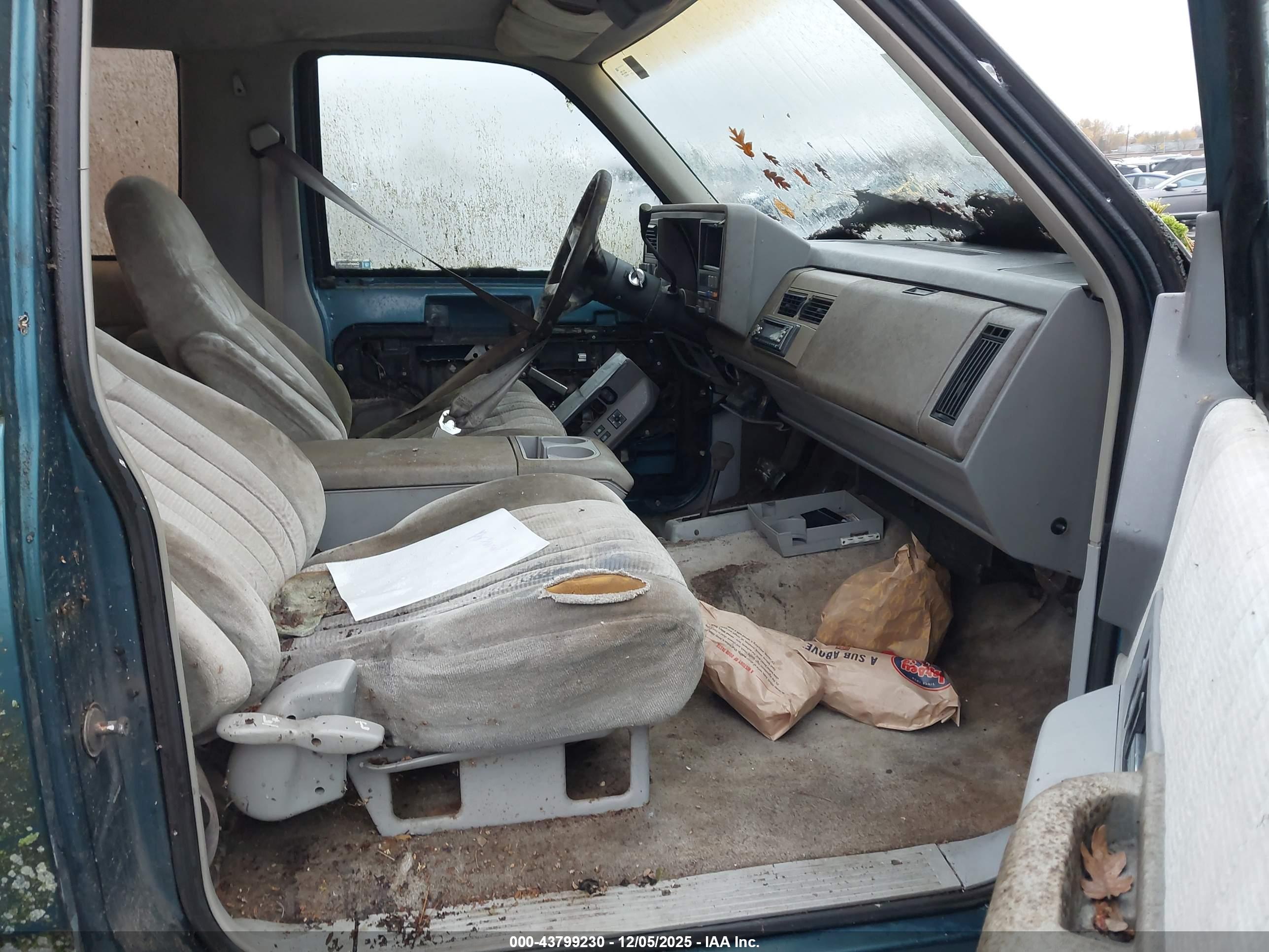 CHEVROLET BLAZER image 5