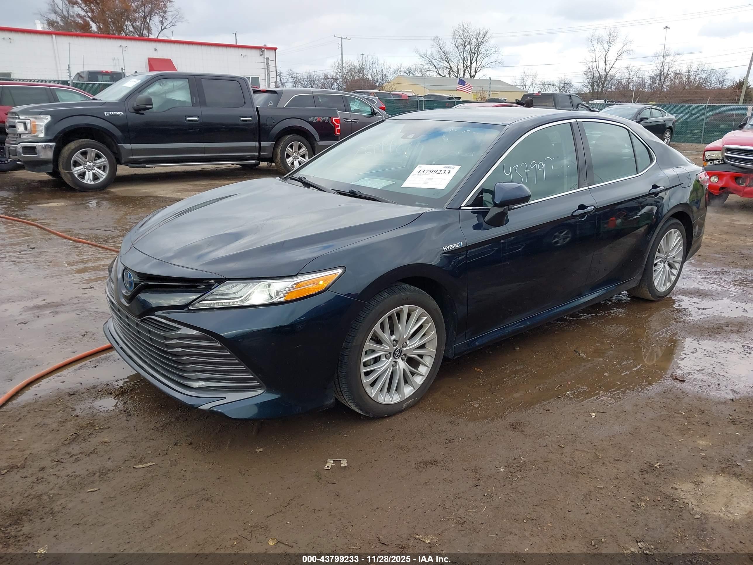 TOYOTA CAMRY image 2