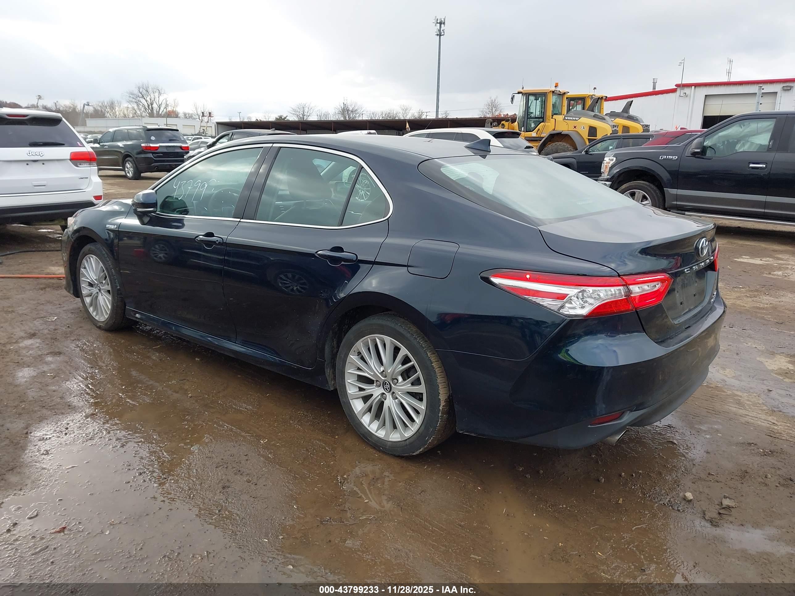 TOYOTA CAMRY image 3