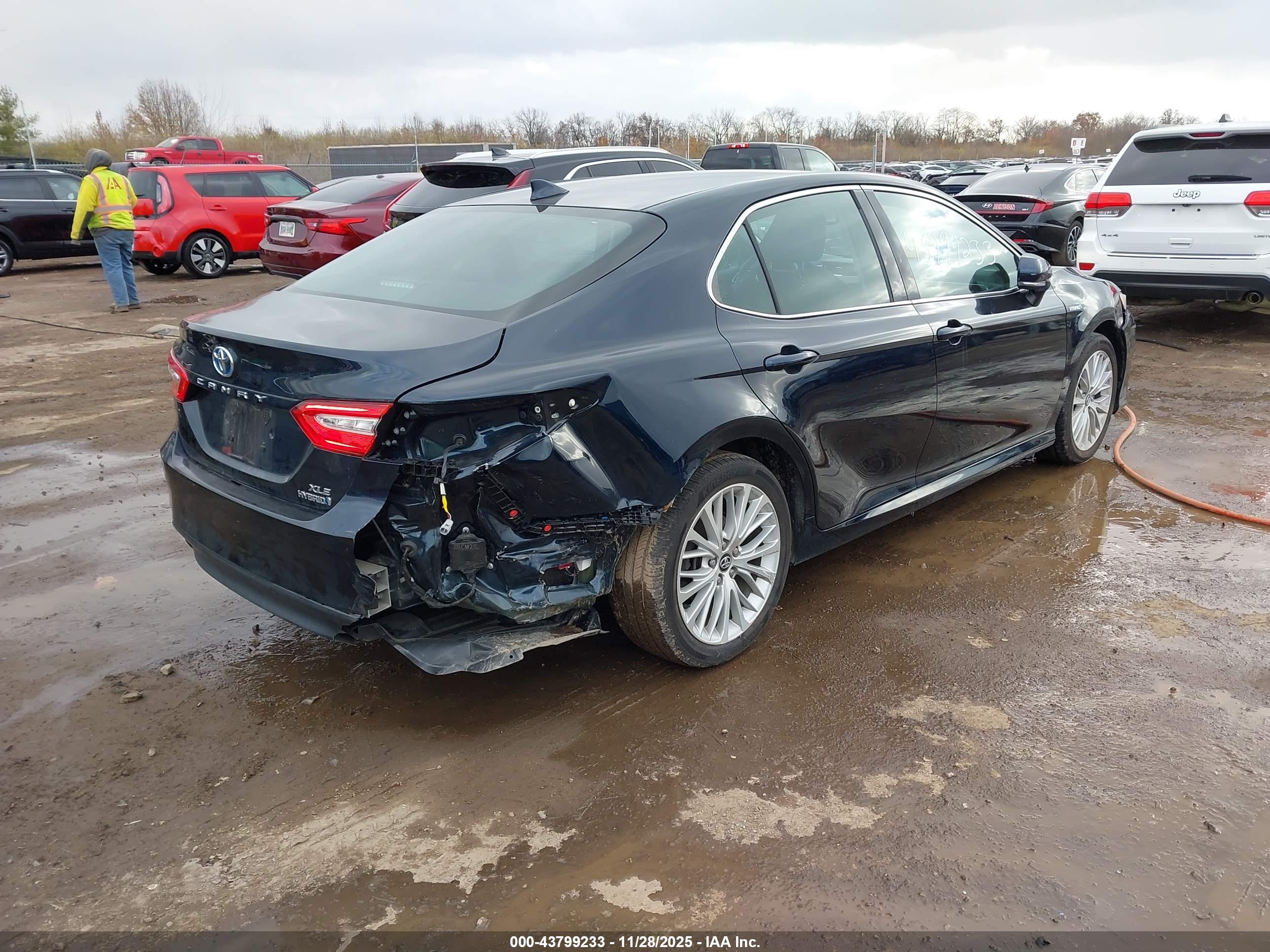 TOYOTA CAMRY image 4