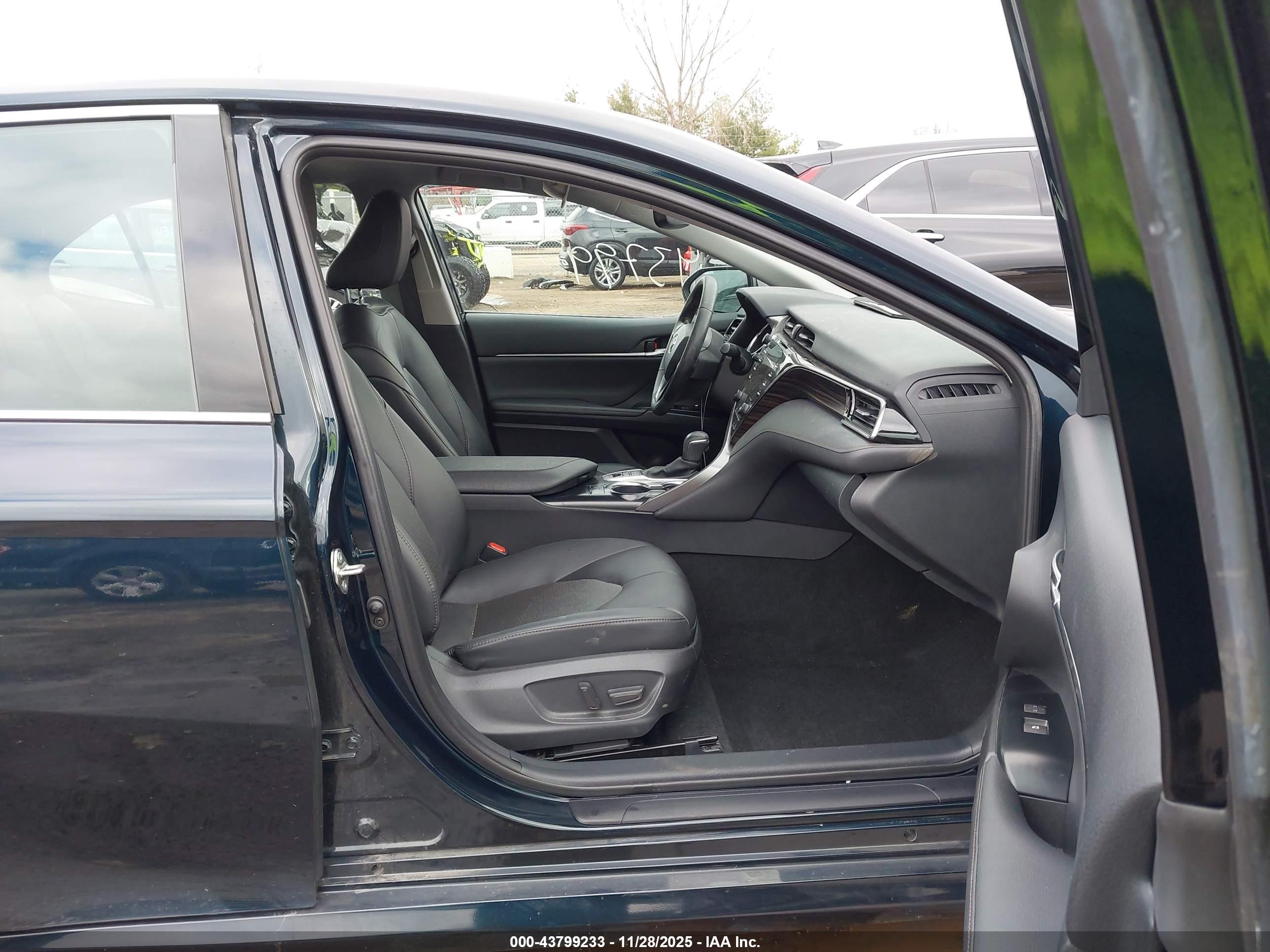 TOYOTA CAMRY image 5