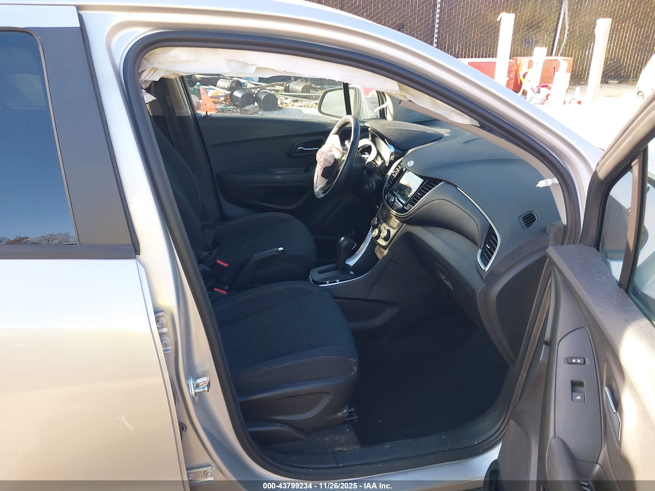 CHEVROLET TRAX image 5